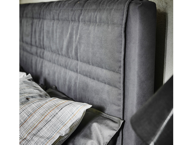 宜家奥普兰床架，布满灰褐色棕色的灰木贴面，深灰色 IKEA 690.402.25