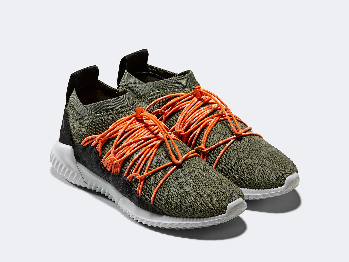 climacool跑鞋,adidasclimacool adidas x undefeated设计的climacool跑鞋融合了两个