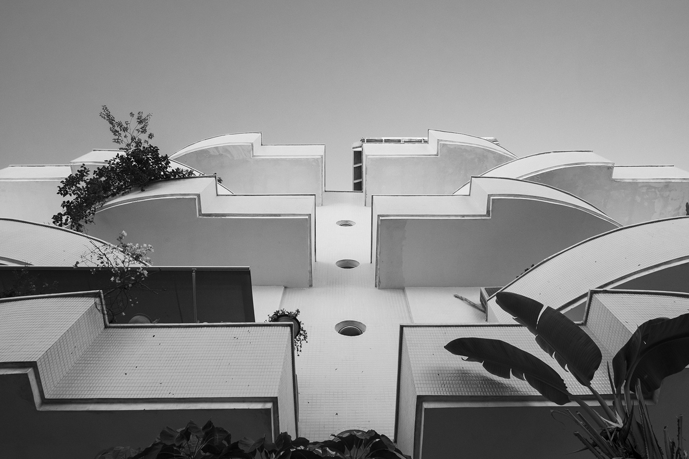 the white city——淋漓尽致的体现了包豪斯建筑与国际风格建筑的特点