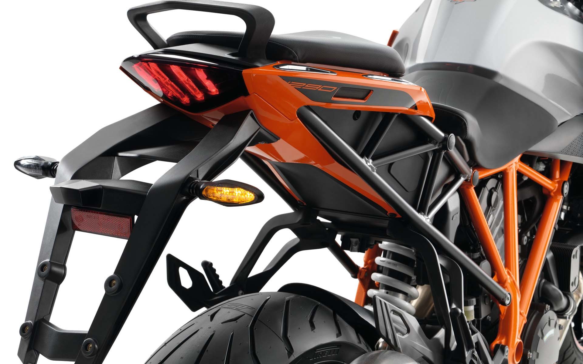 2016-ktm-1290-super-duke-gt