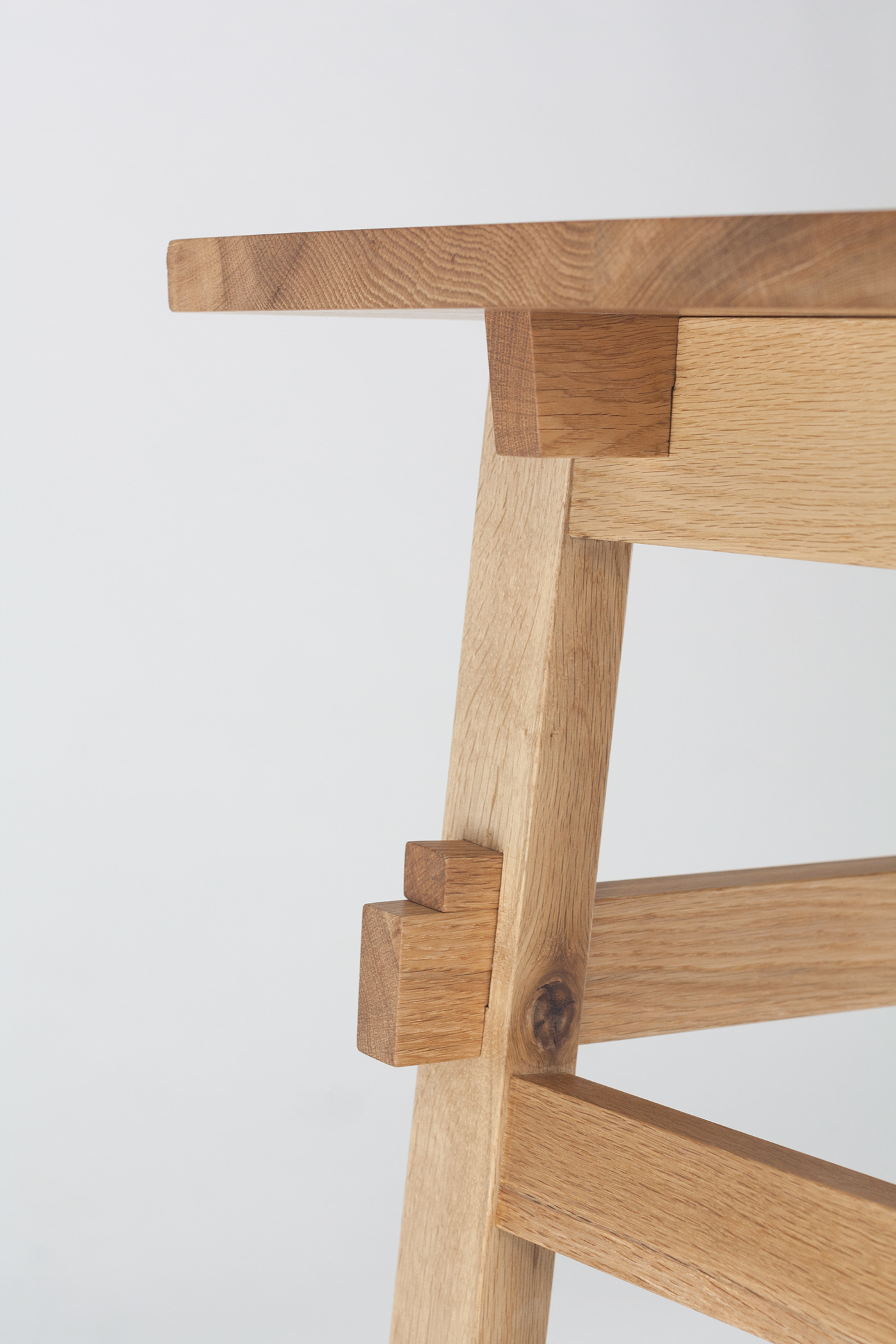 日本榫卯结构的 kumiki furniture collection 木质桌