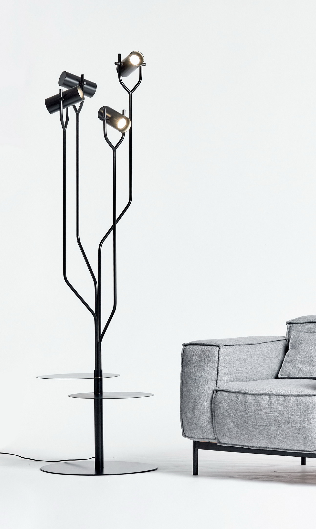 branch the floor lamp 落地灯的设计来自树枝的灵感.