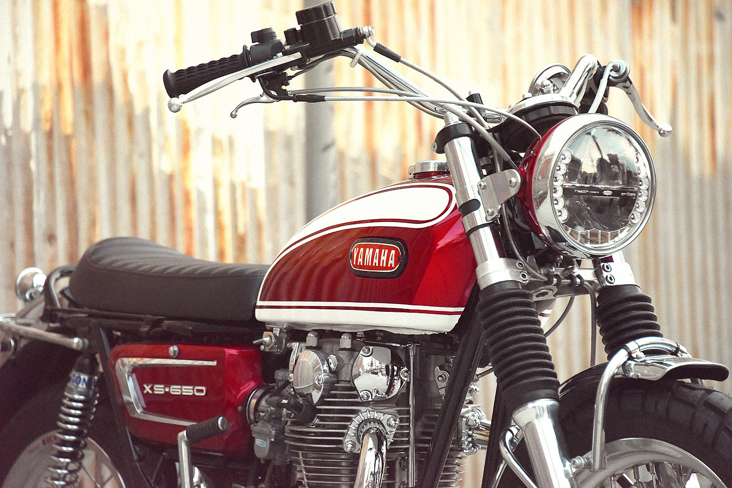 雅马哈发布复古车型xs650和xsr700:两代传承,向经典