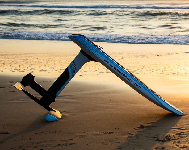 【2021 红点奖】WaveShark Jetboard / 电动冲浪板