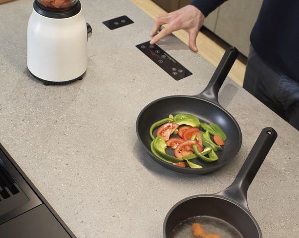 【2023年 iF设计奖】Invisible cooktop with dual inductive technology