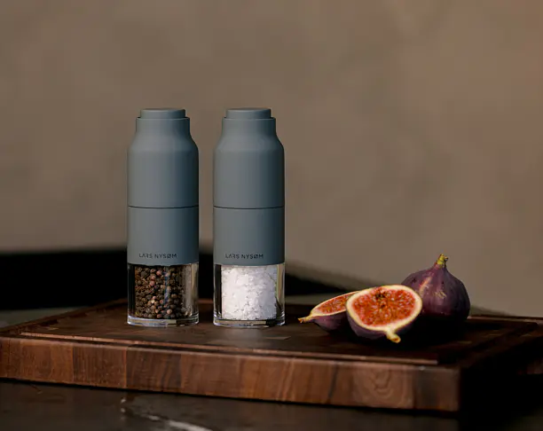 【2024年 iF设计奖】Omvend - Salt & Pepper Grinder Set