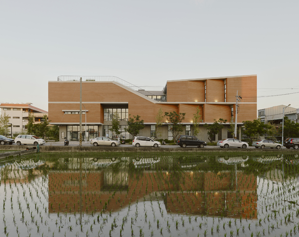 【2024年 iF设计奖】Shangfeng Public Library and School Gymnasium