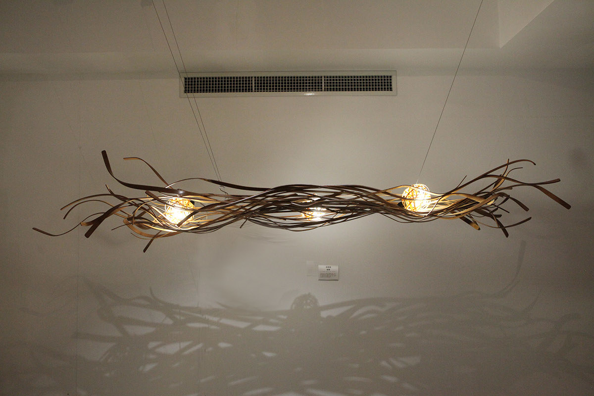 woodiness，a chandelier，top light，Wooden lamp，