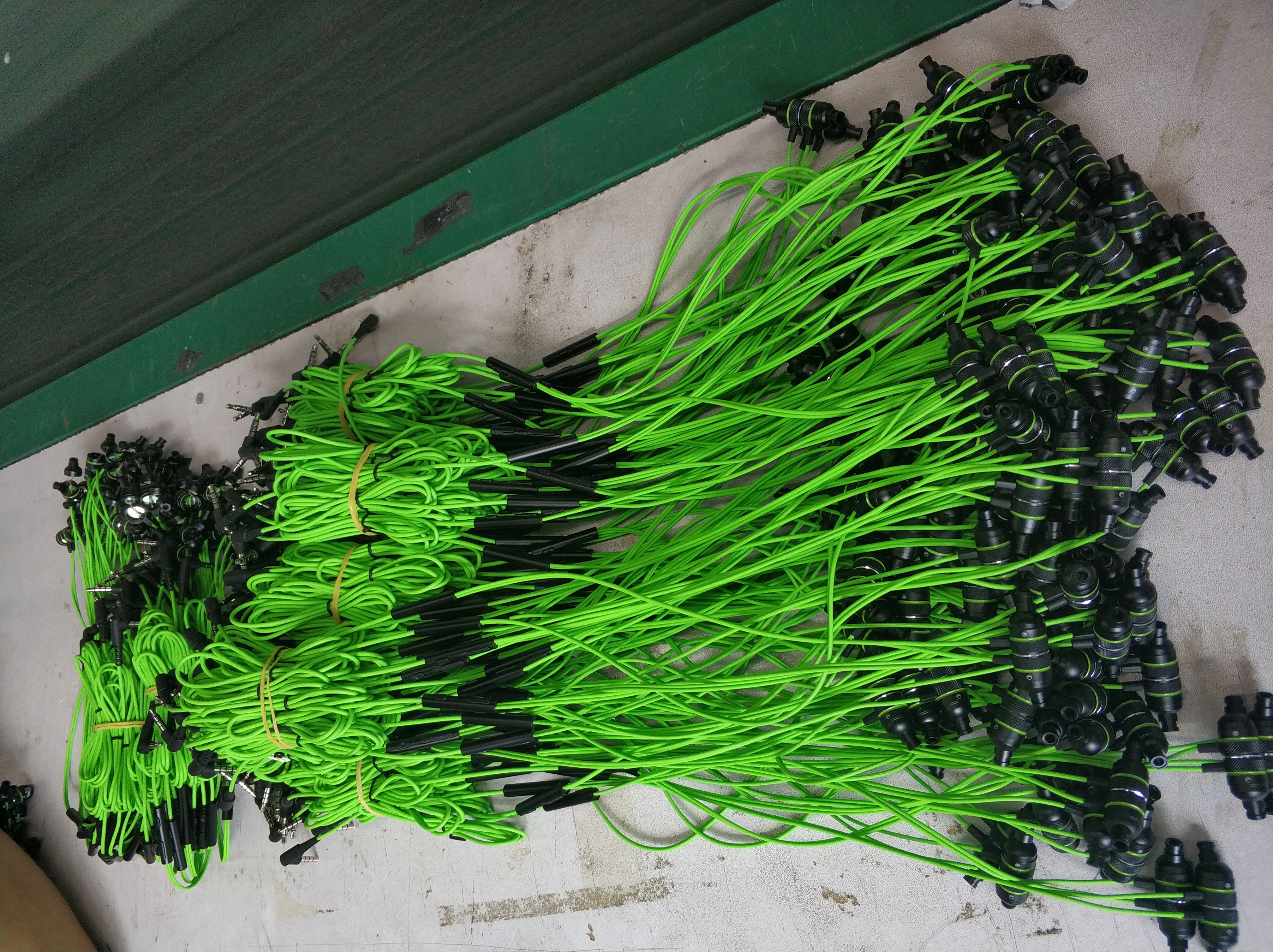 Wired small earphone，