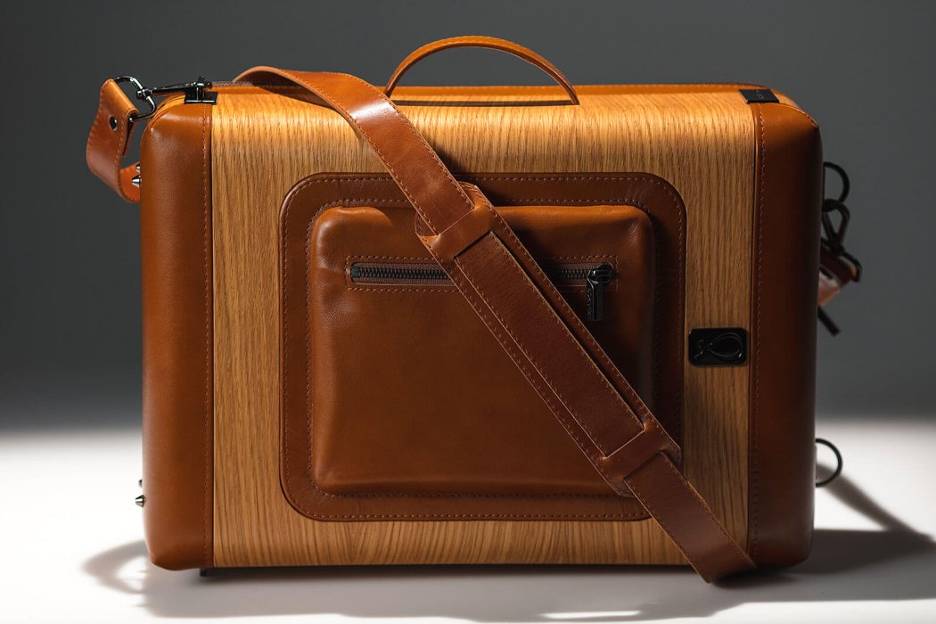 Thanos Pappas，Bag，Beyond Borders，Leatherwear，wood，trunk，