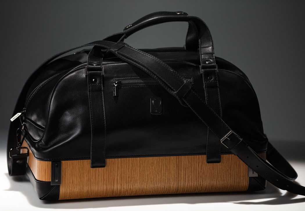 Thanos Pappas，Bag，Beyond Borders，Leatherwear，wood，trunk，