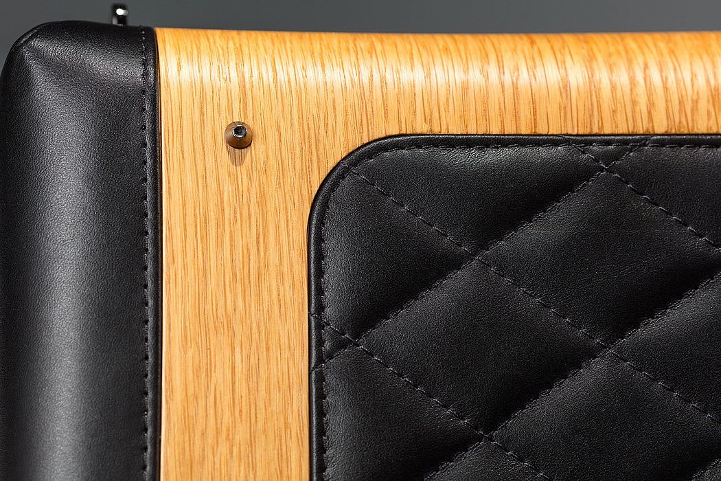 Thanos Pappas，Bag，Beyond Borders，Leatherwear，wood，trunk，