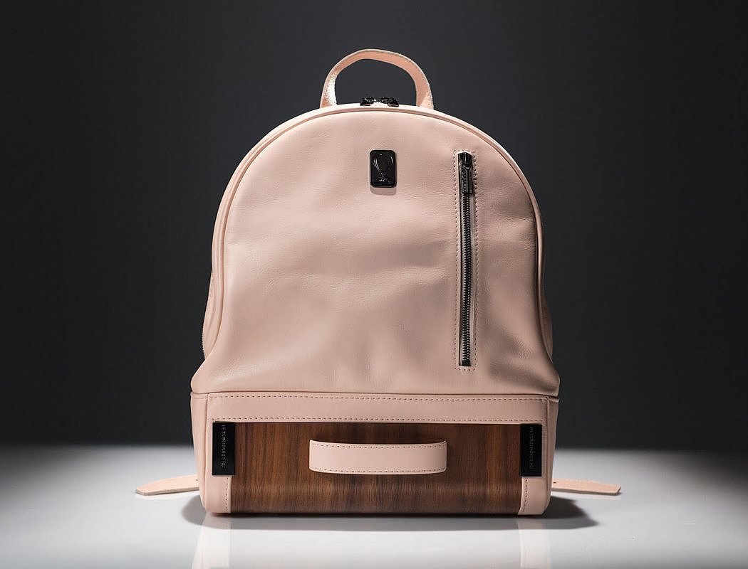 Thanos Pappas，Bag，Beyond Borders，Leatherwear，wood，trunk，