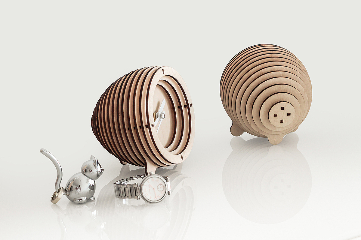 Light brown，woodiness，Clock，