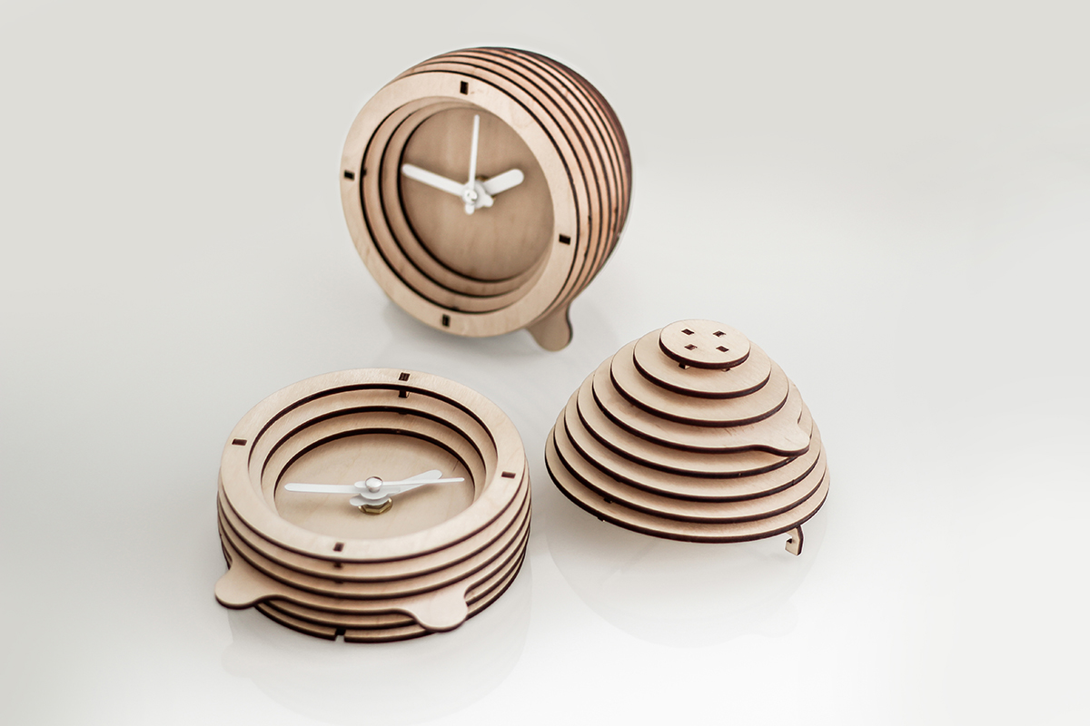 Light brown，woodiness，Clock，