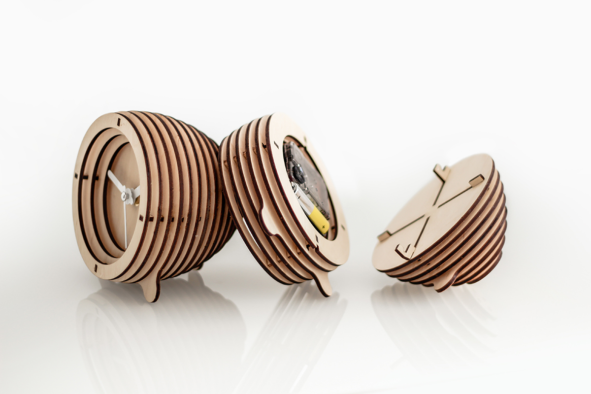 Light brown，woodiness，Clock，