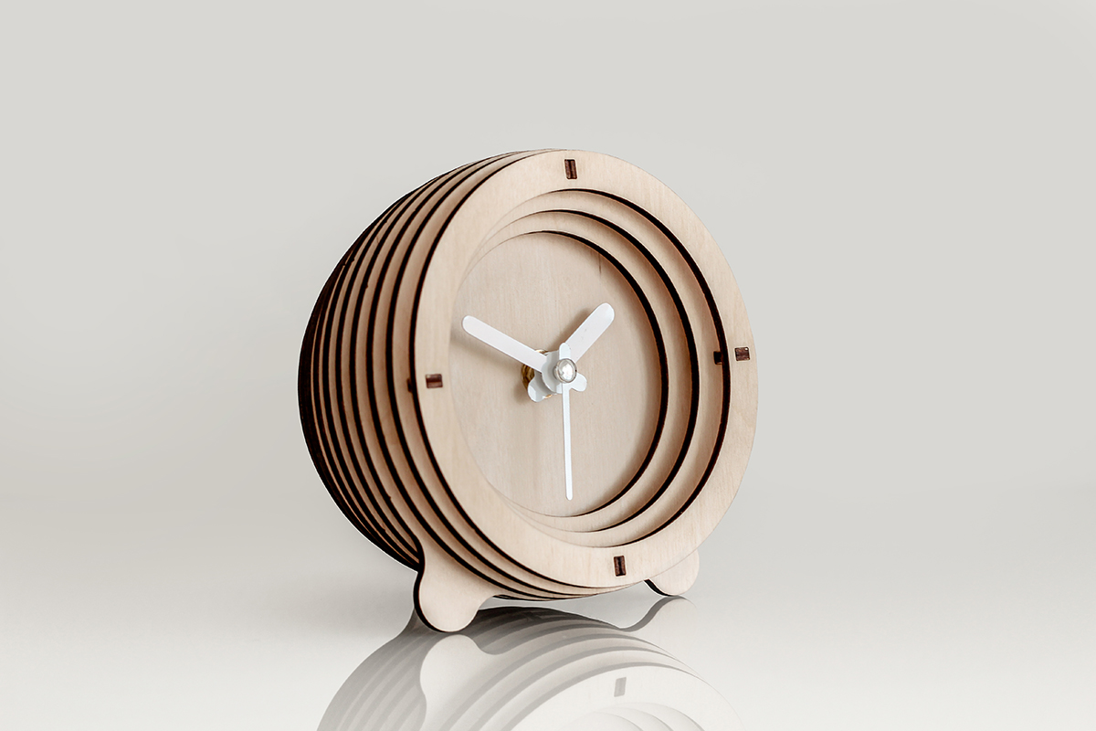 Light brown，woodiness，Clock，