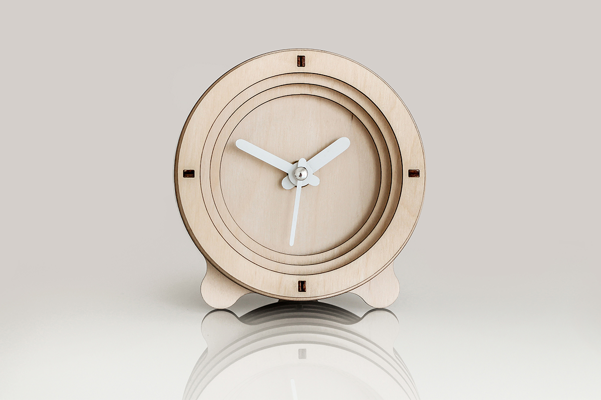 Light brown，woodiness，Clock，