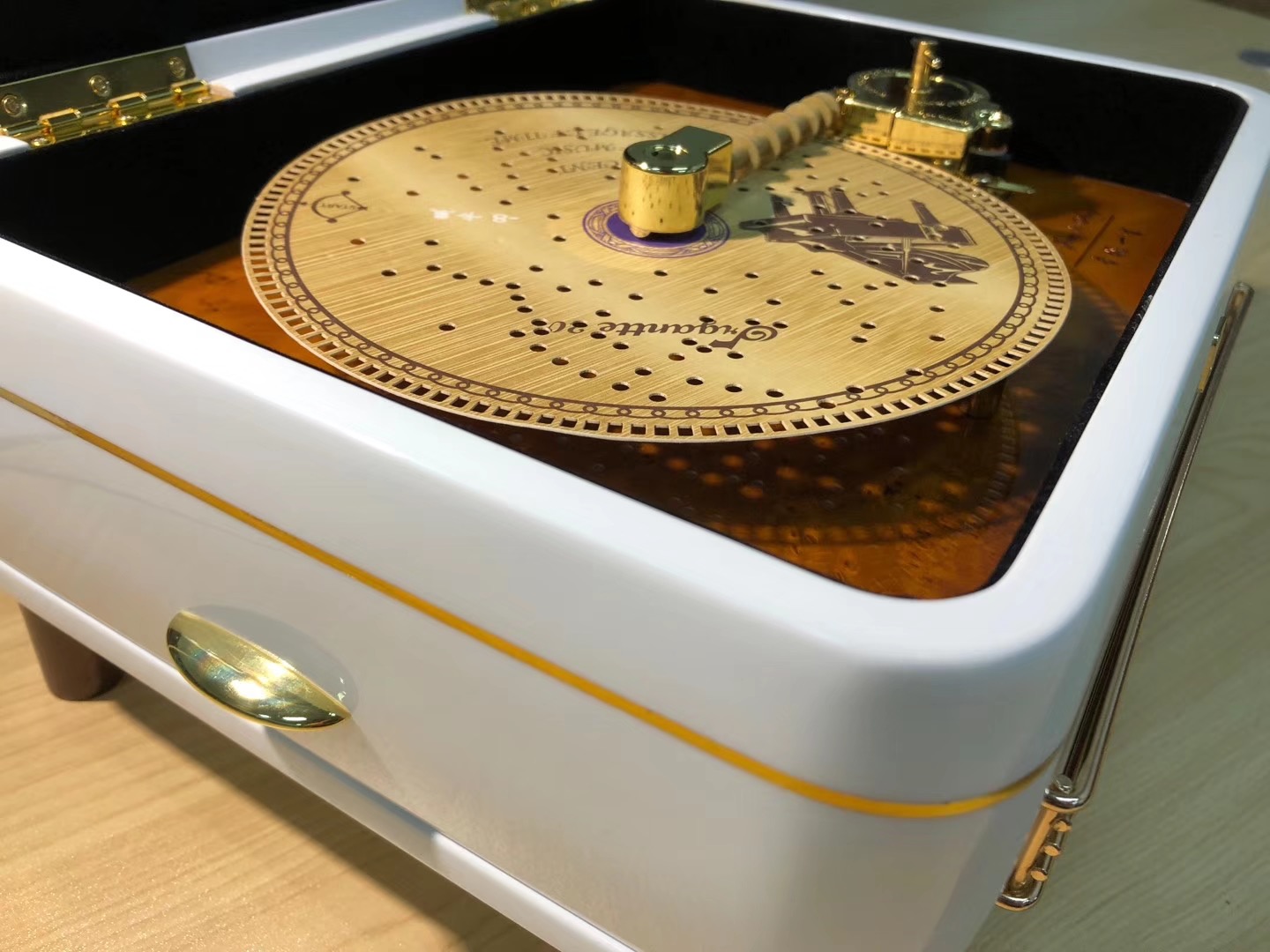 Music box，Eight tone box，Mechanical Age，Inheritance gifts，turntable，[silver medal in the 55th top list]，