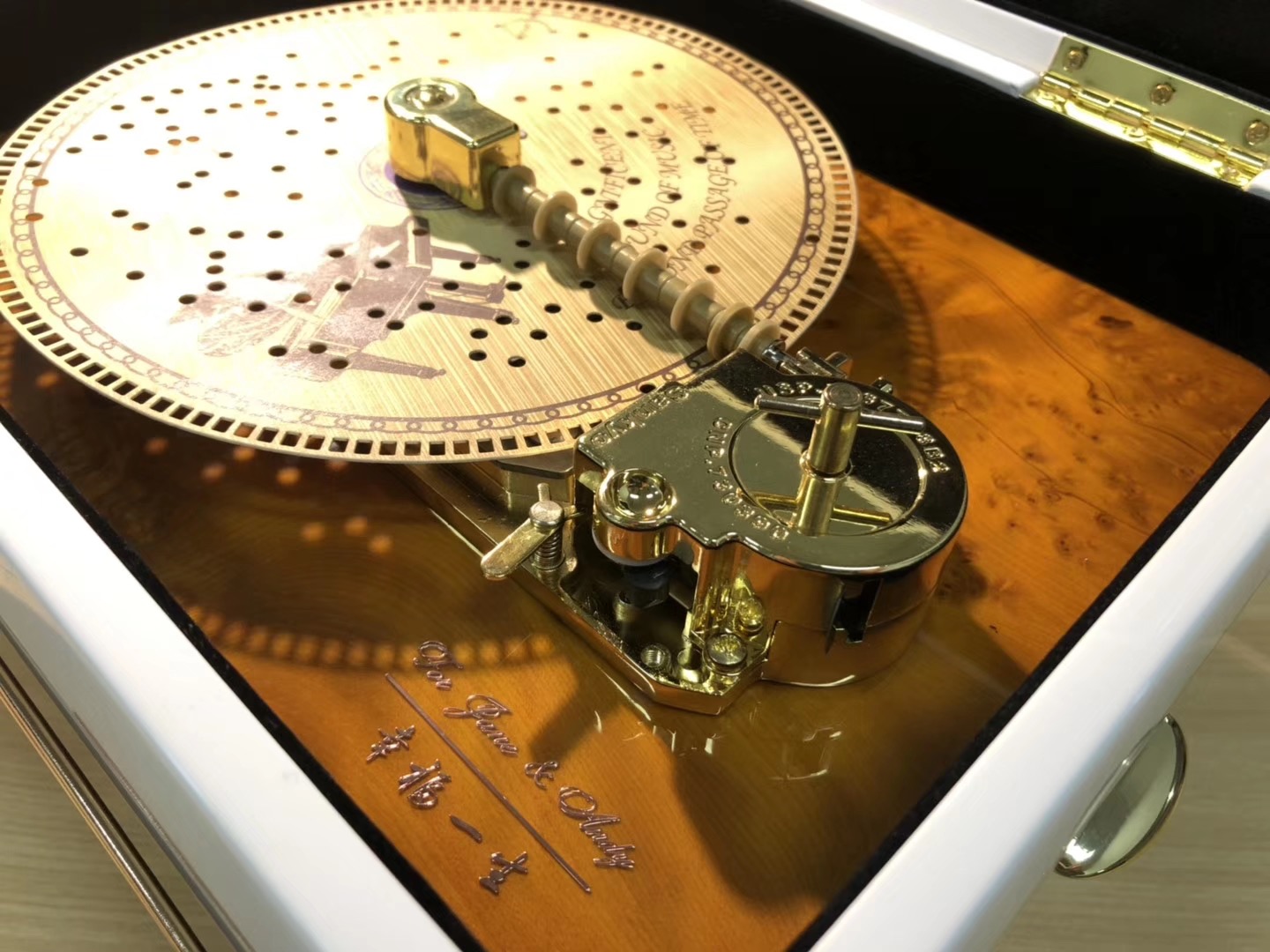 Music box，Eight tone box，Mechanical Age，Inheritance gifts，turntable，[silver medal in the 55th top list]，