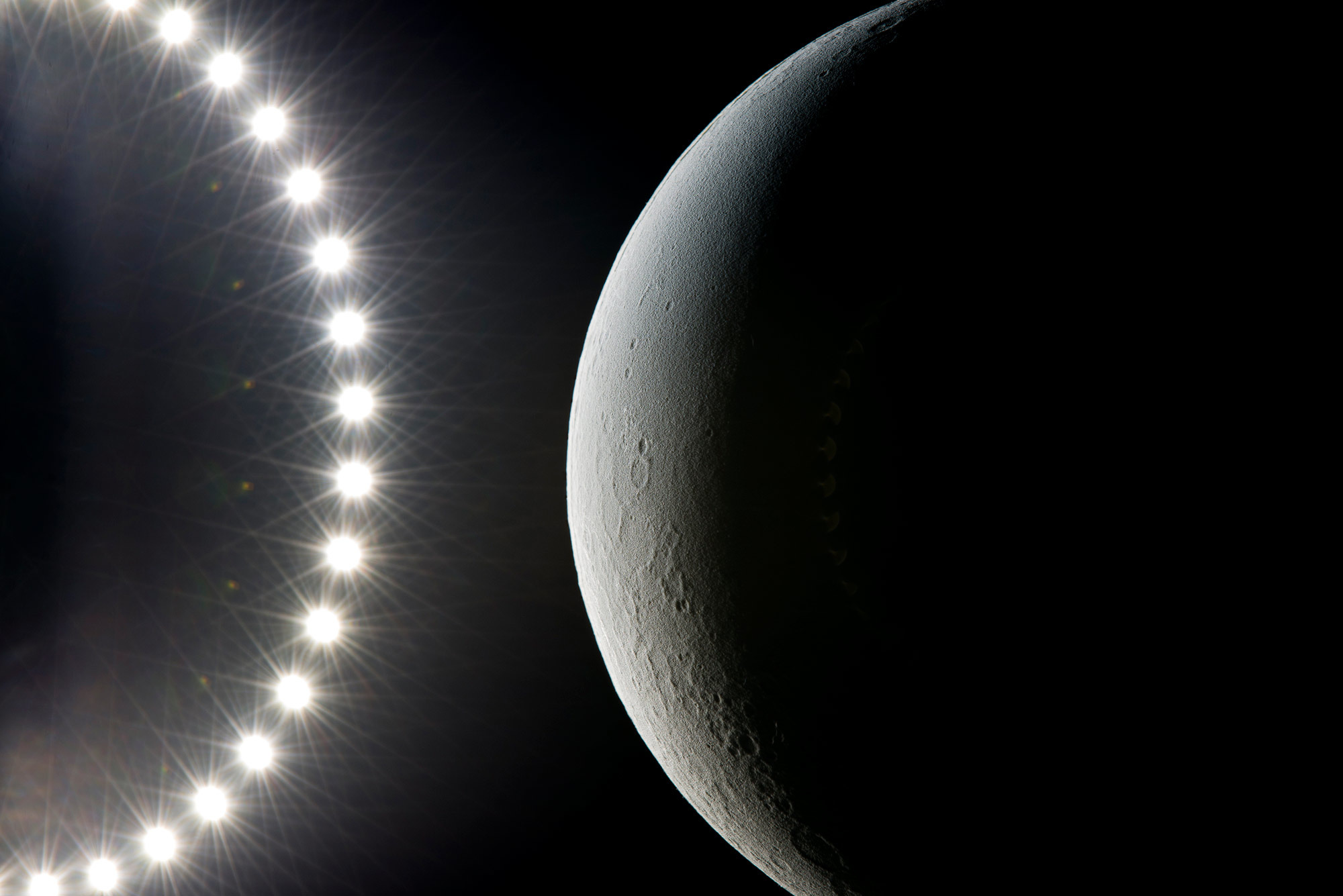 Desk lamp，Office Supplies，originality，Moon，concrete，