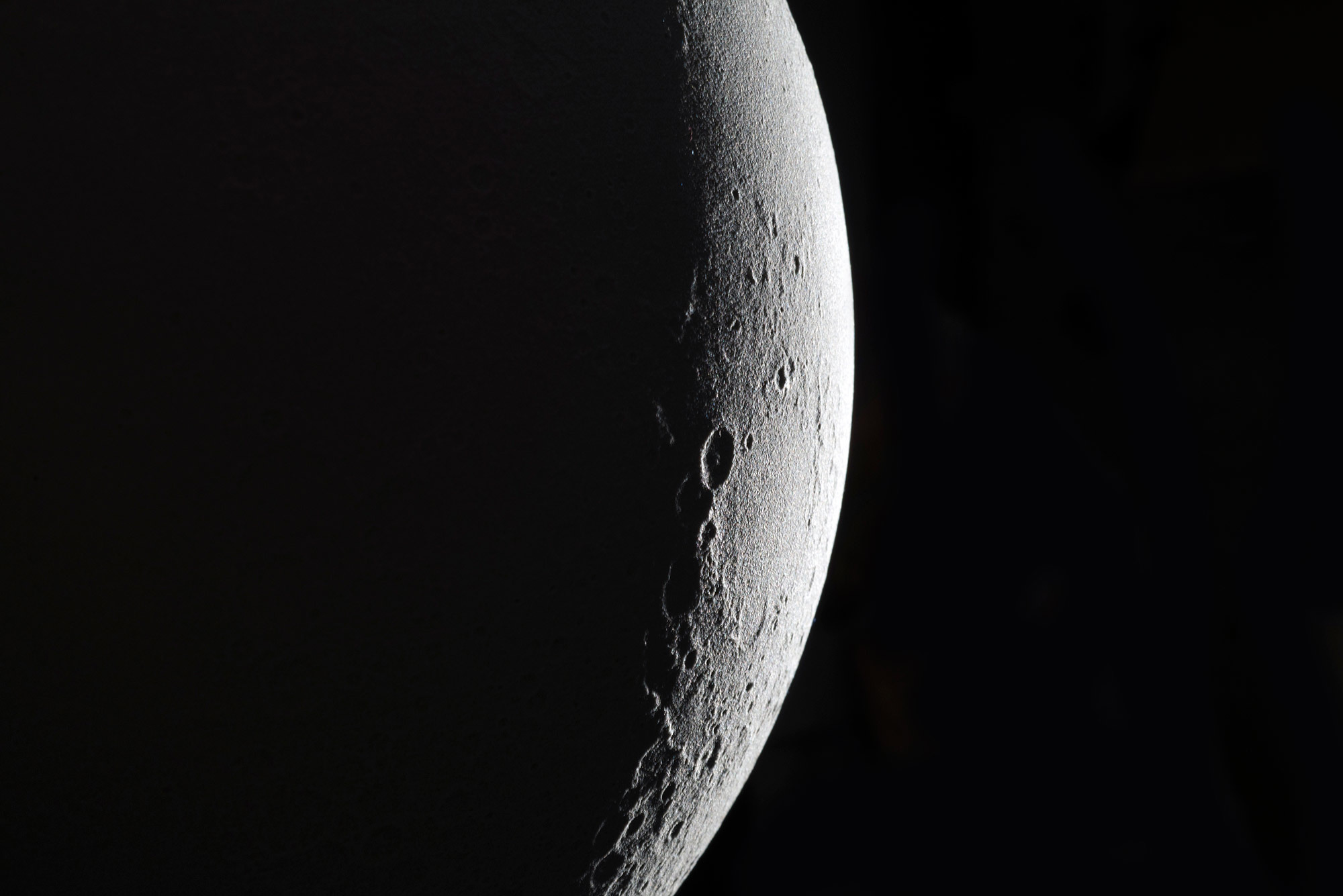 Desk lamp，Office Supplies，originality，Moon，concrete，