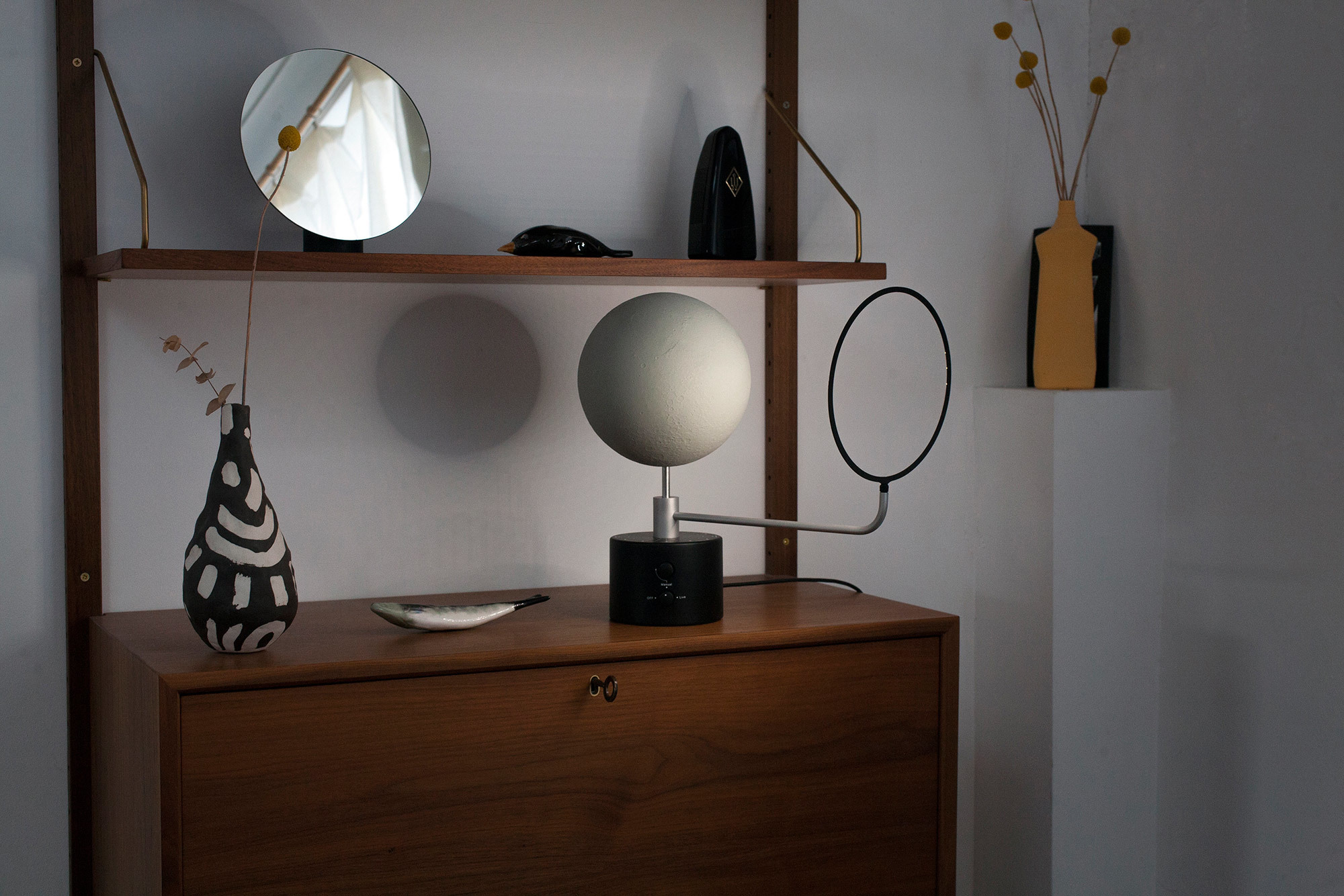 Desk lamp，Office Supplies，originality，Moon，concrete，