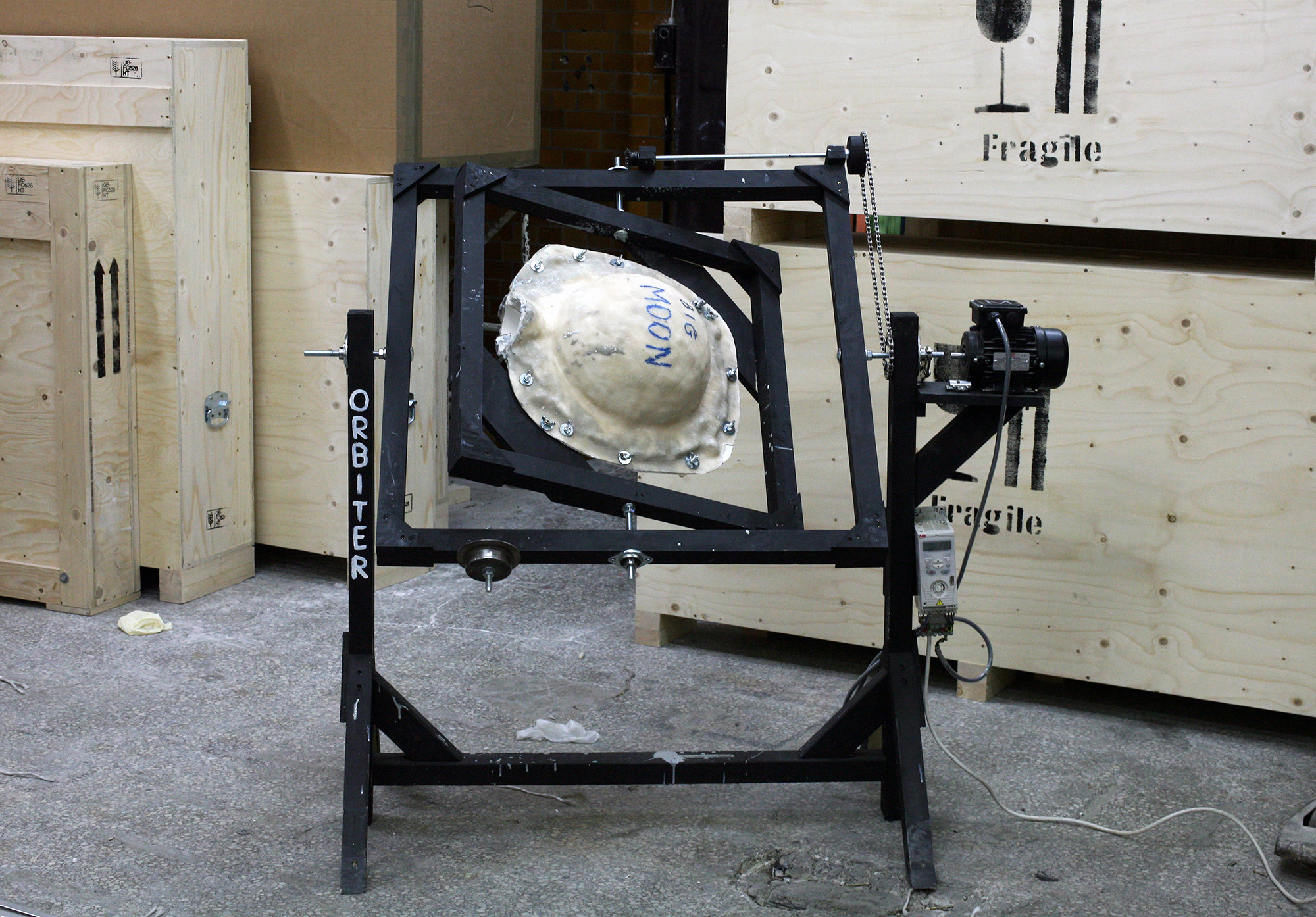 Desk lamp，Office Supplies，originality，Moon，concrete，