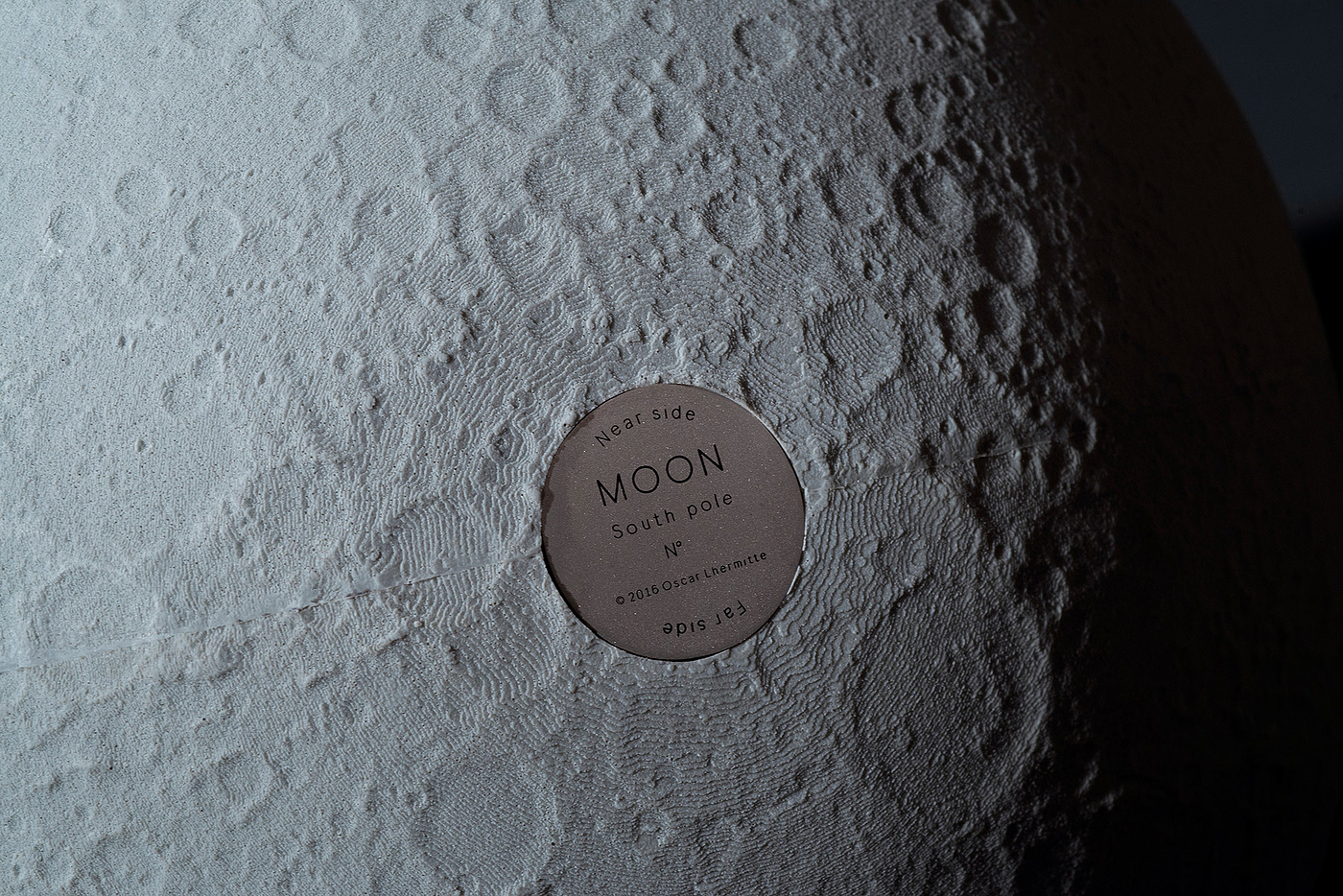 Desk lamp，Office Supplies，originality，Moon，concrete，
