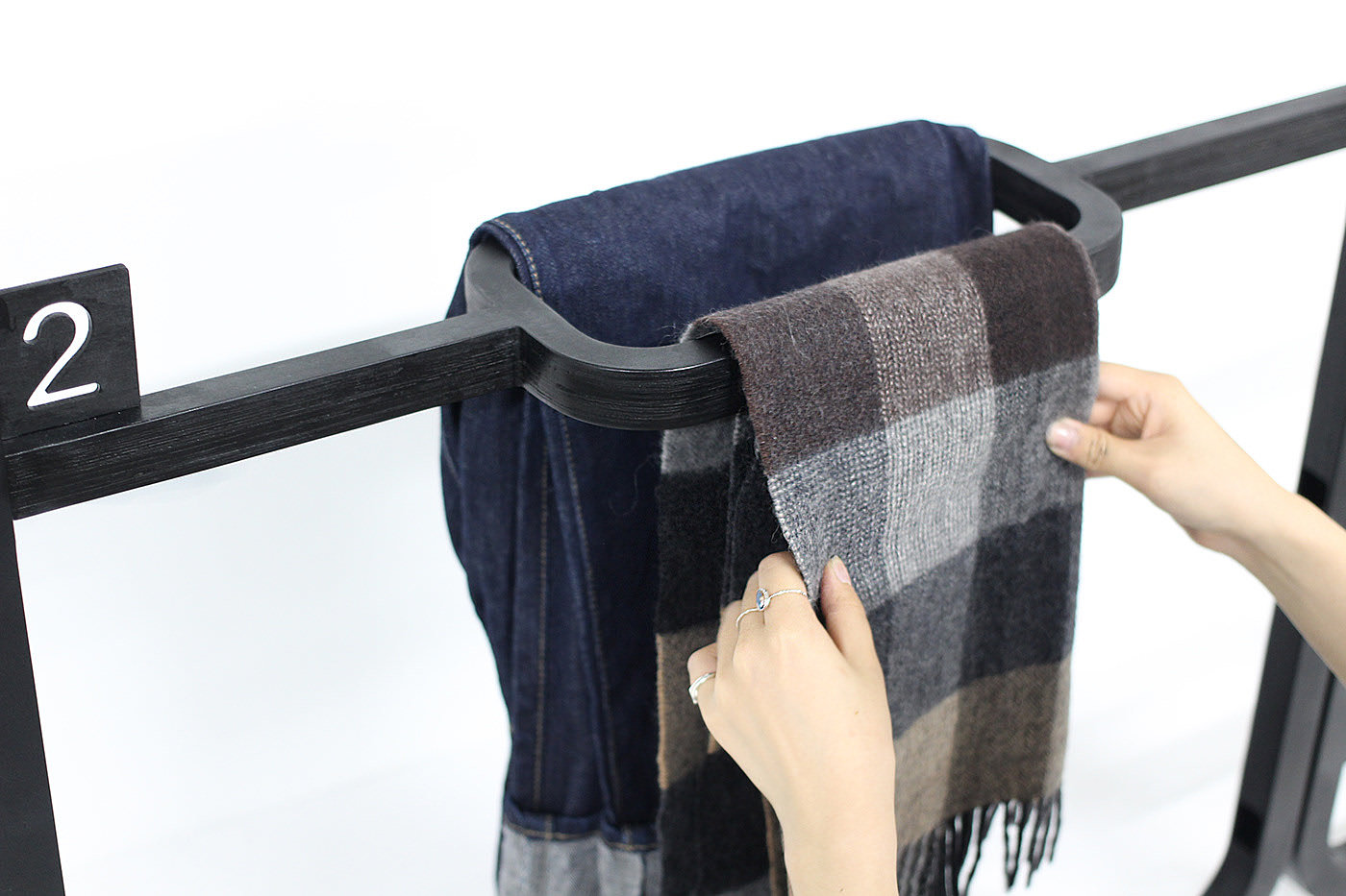 coat hanger，black，pla，Model，Jiwon Jang，OOTD，