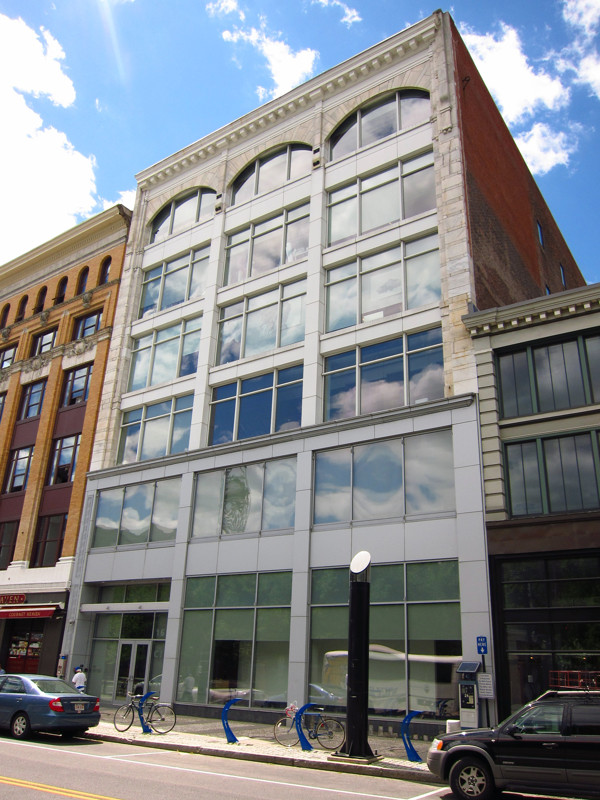 vehicle，Docking rack，Bicycle，Bicycle，