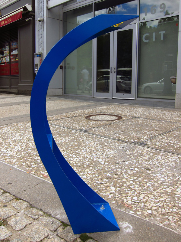 vehicle，Docking rack，Bicycle，Bicycle，