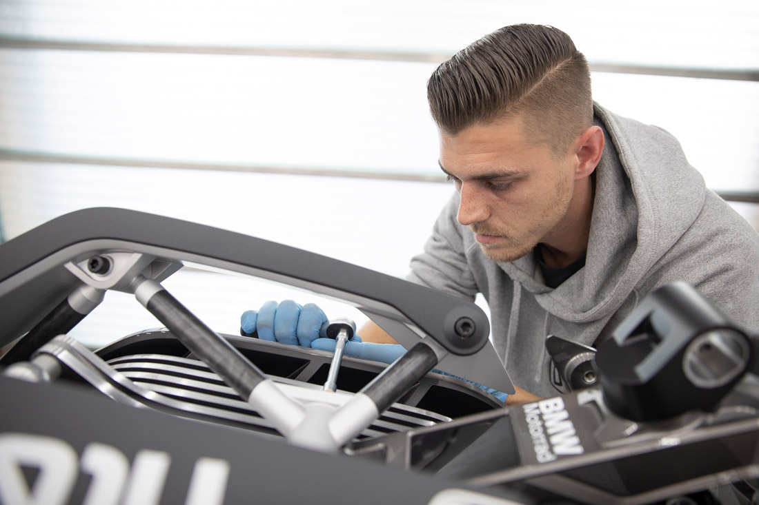 Motorcycle，Design process，Hand drawn，Metal，details，streamline，