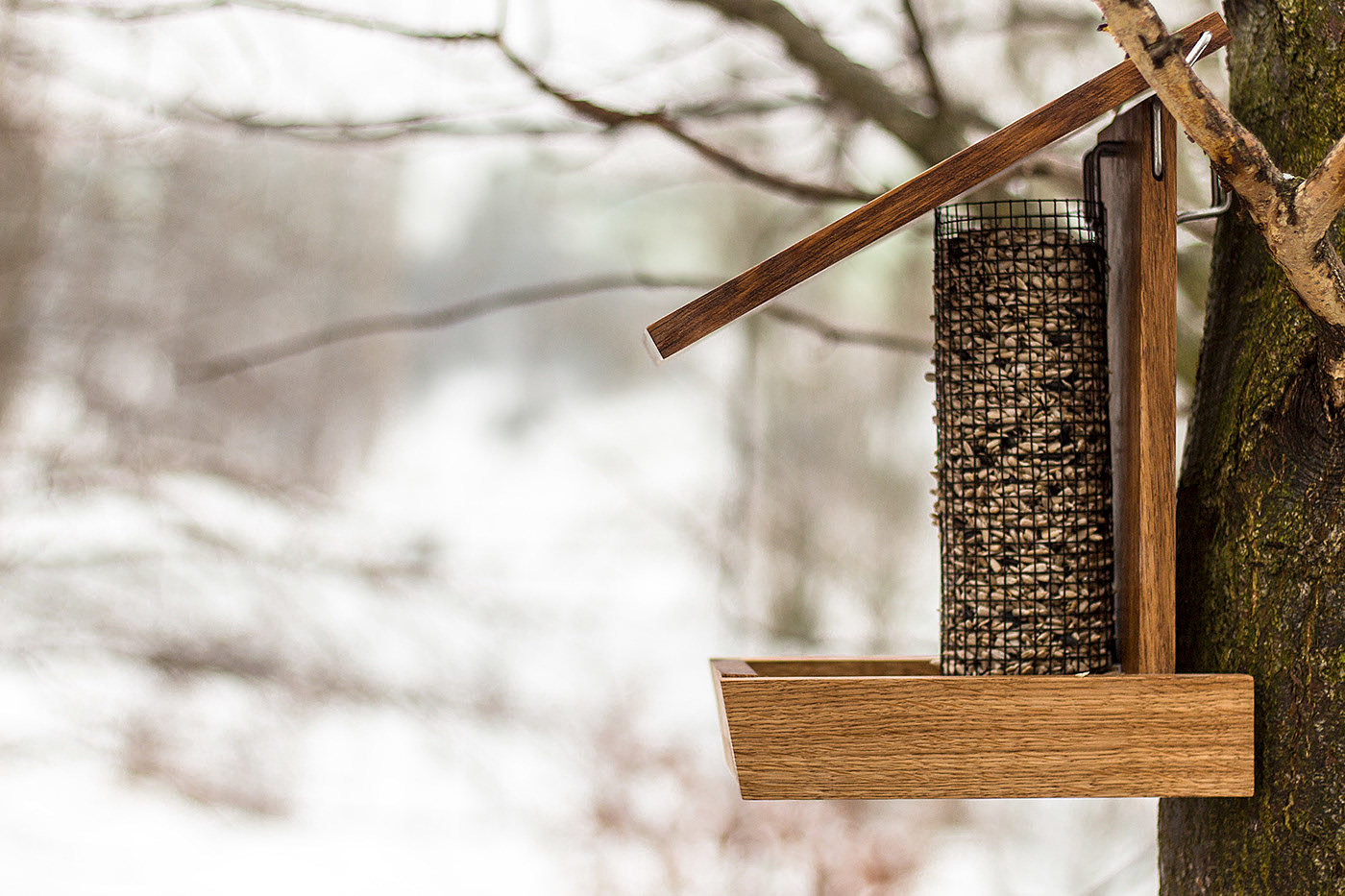 Bird feeder，food，wooden ，house，