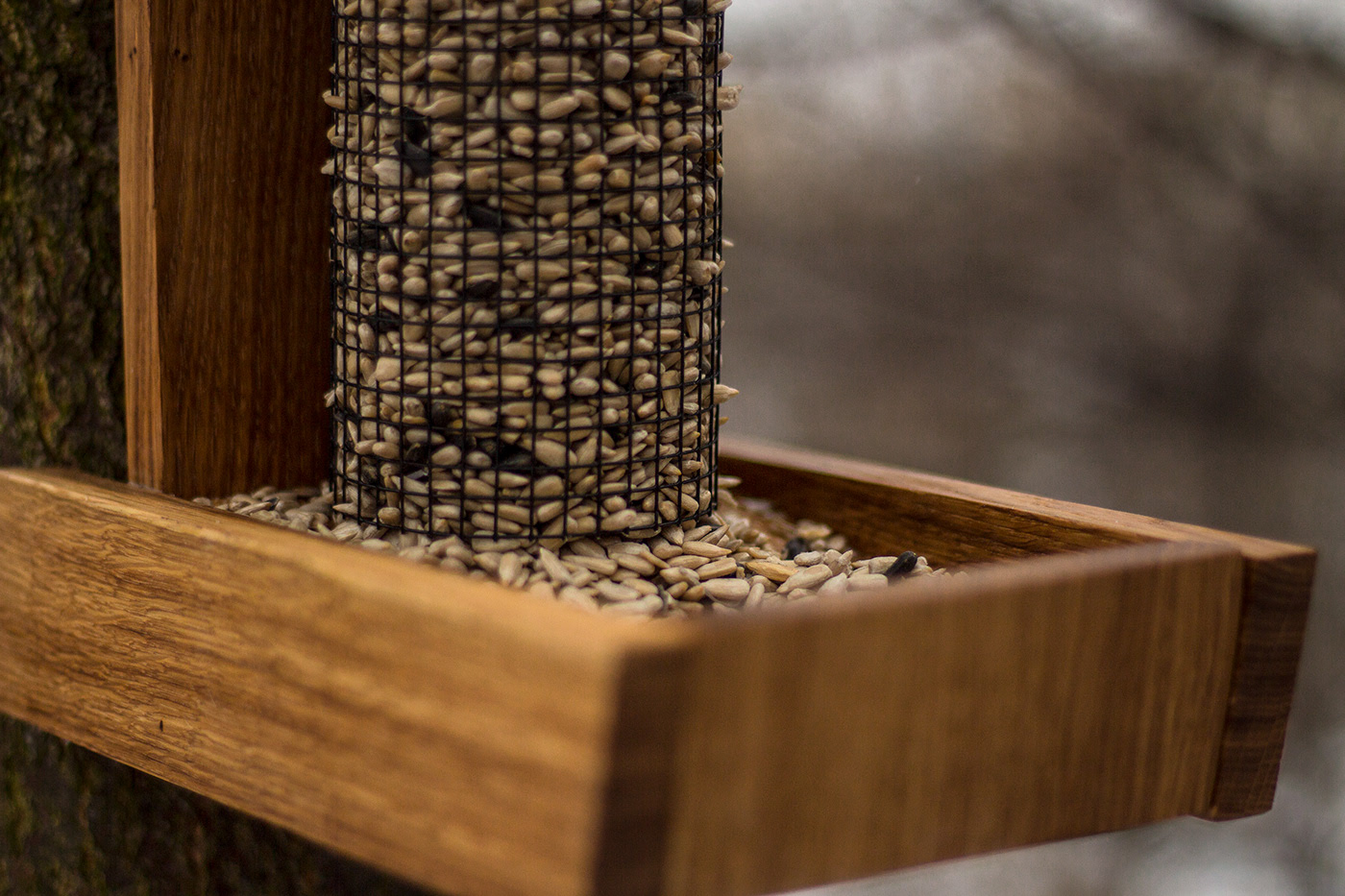 Bird feeder，food，wooden ，house，