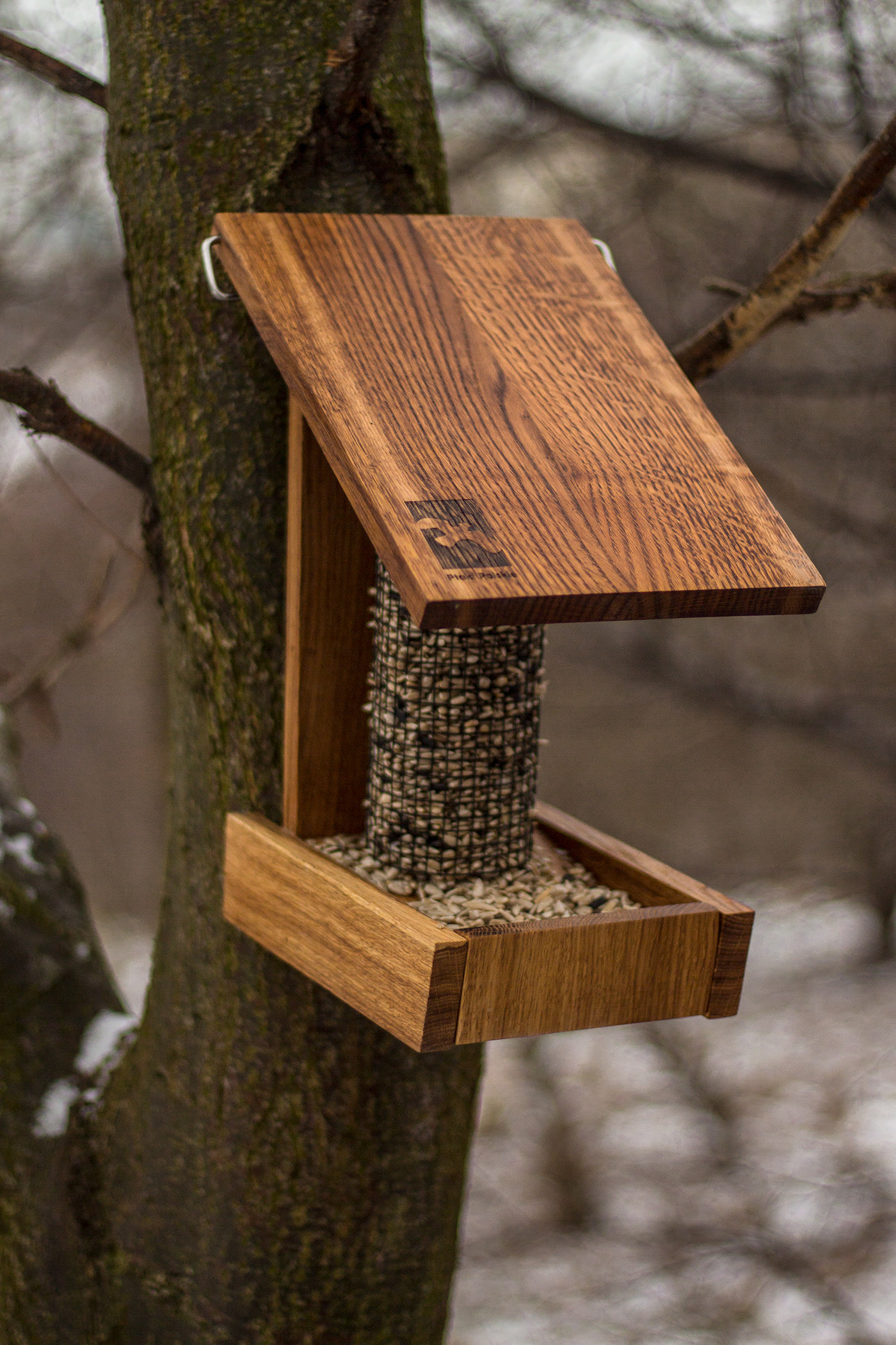 Bird feeder，food，wooden ，house，