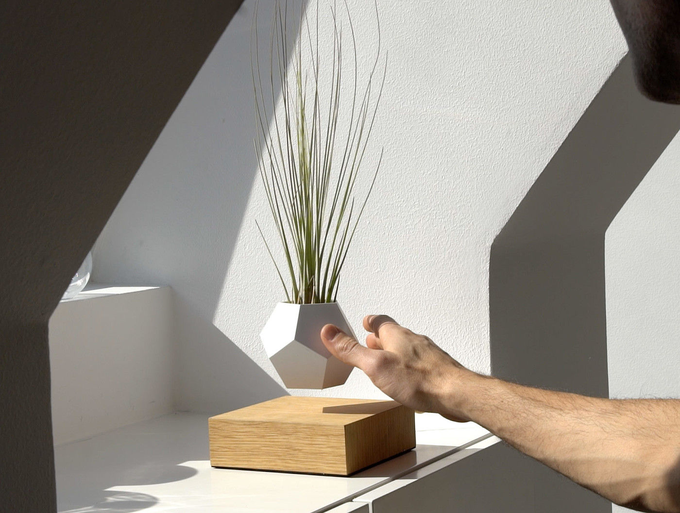 magnetic suspension，Flowerpot，Home Furnishing，decorate，ceramics，originality，