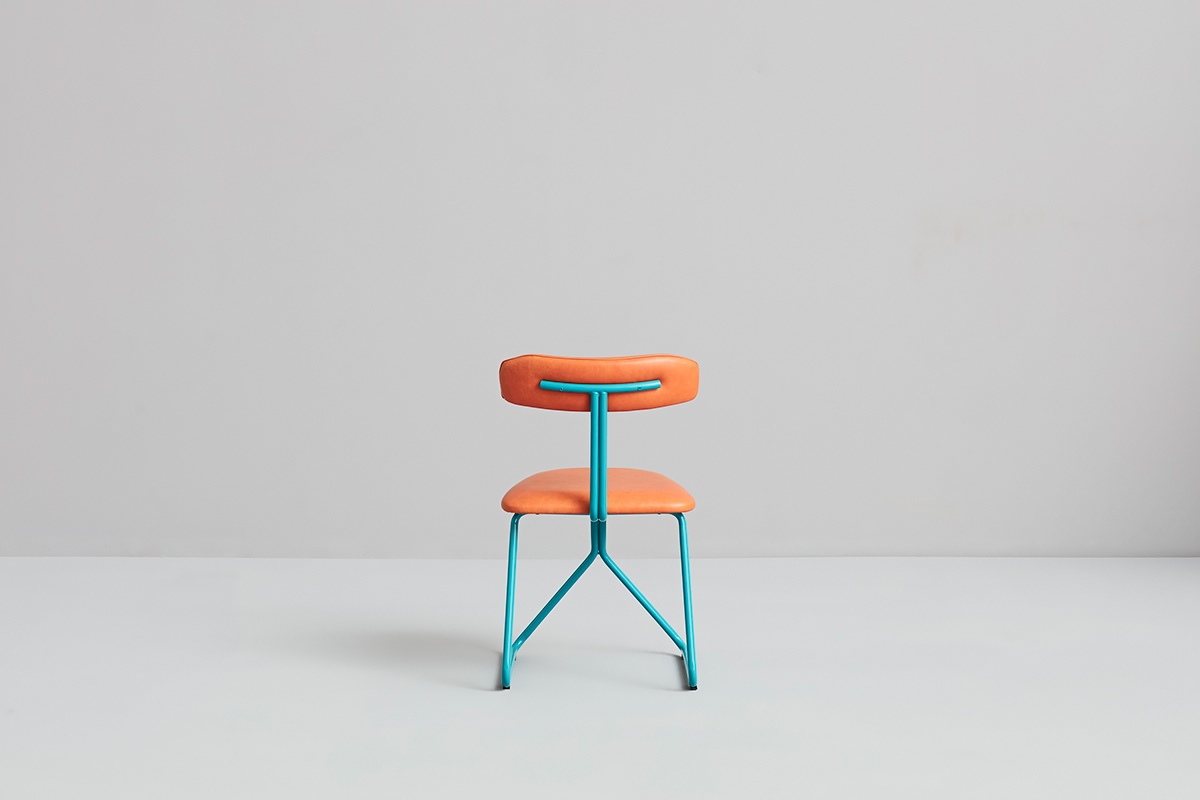orange，chair，rider，