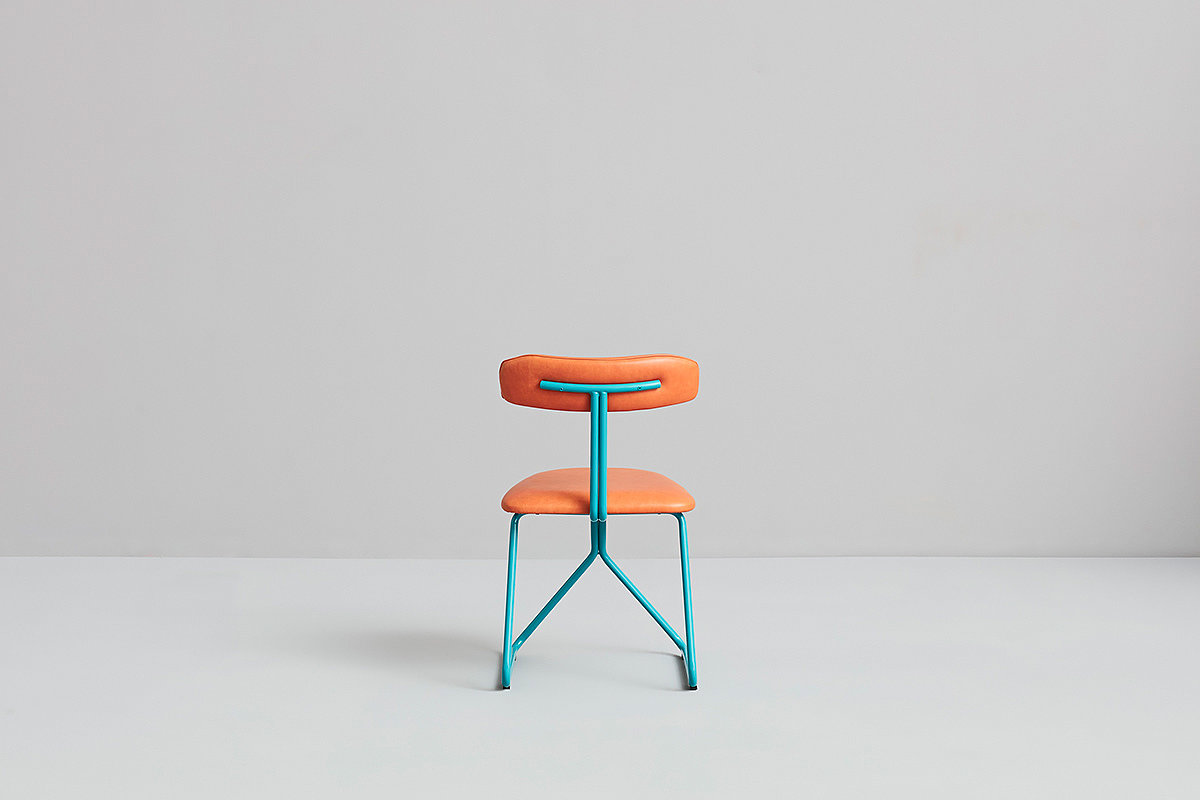 orange，chair，rider，