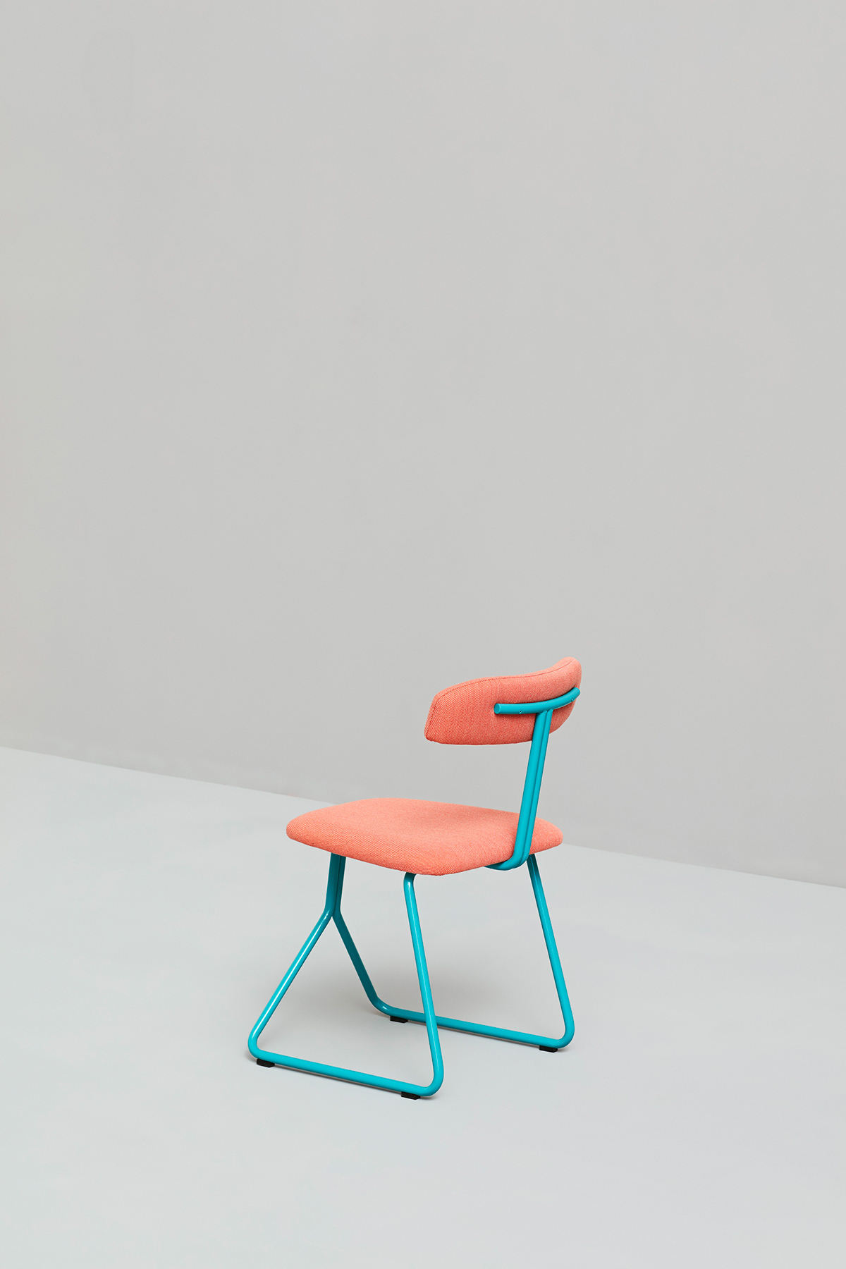 orange，chair，rider，