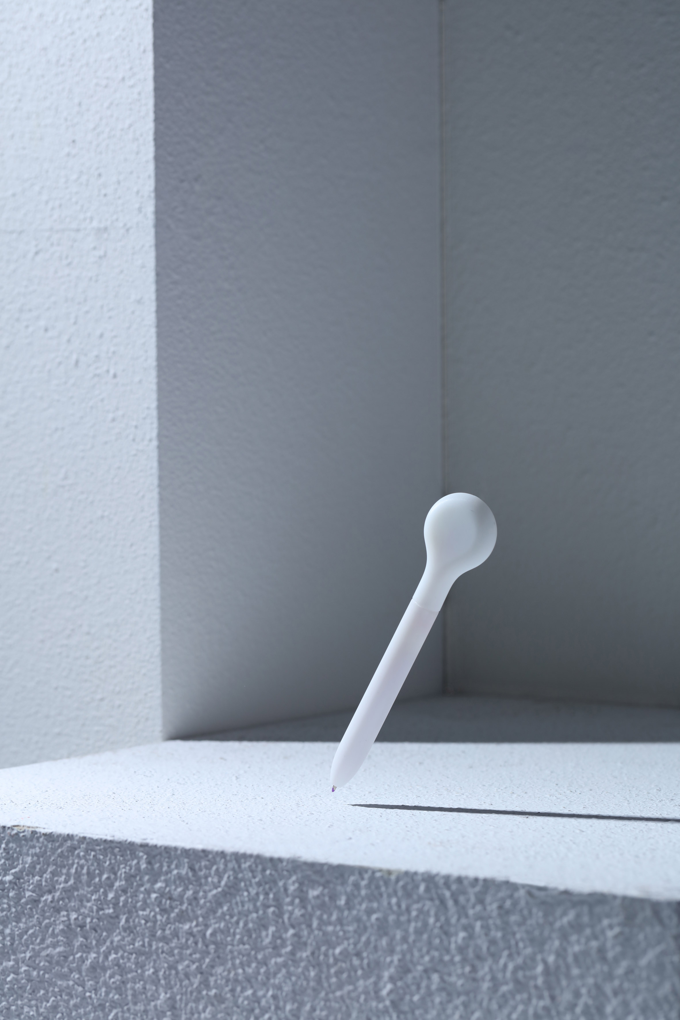 white，to work in an office，Keyi Chen，Non-travel，