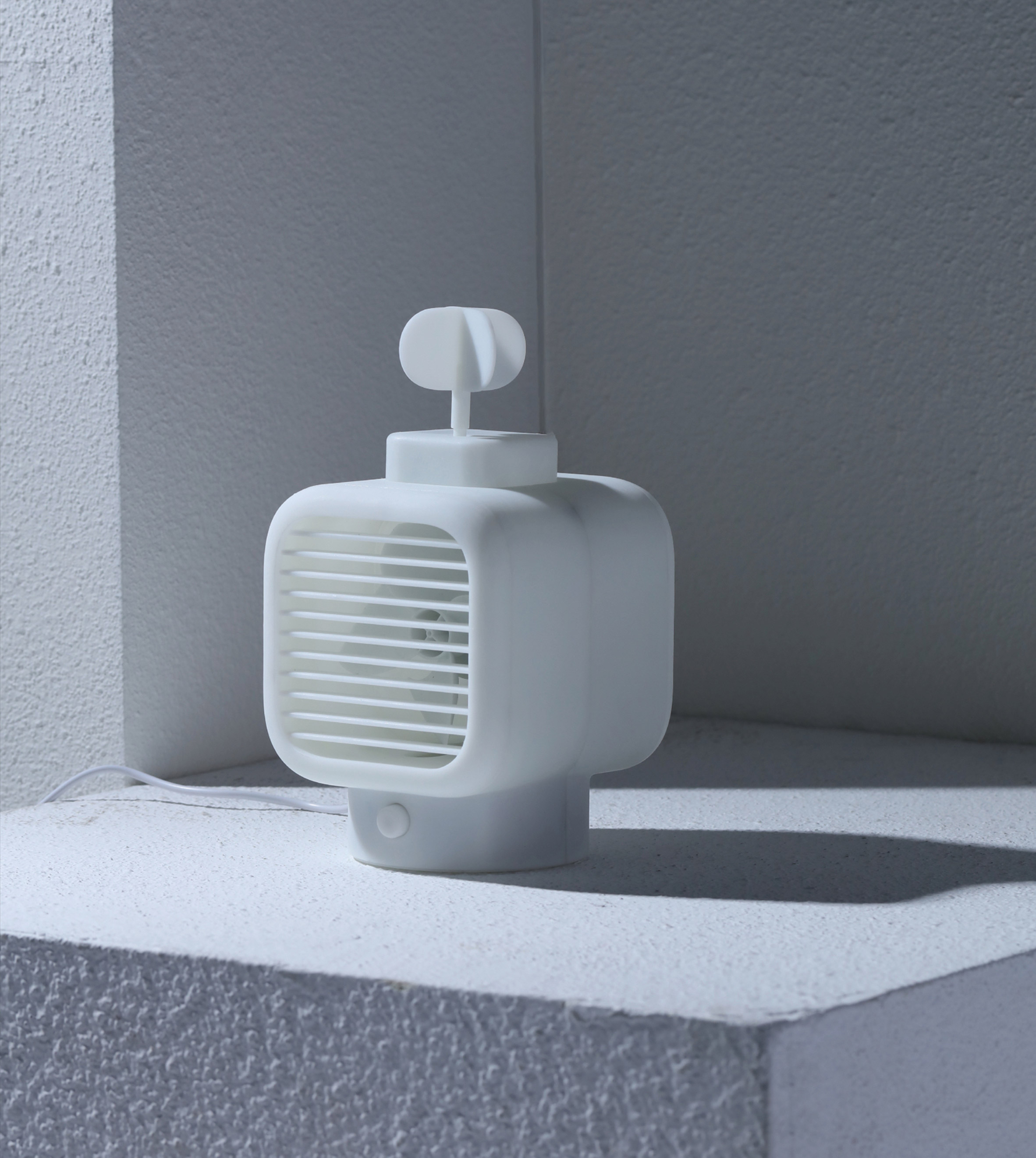 white，to work in an office，Keyi Chen，Non-travel，