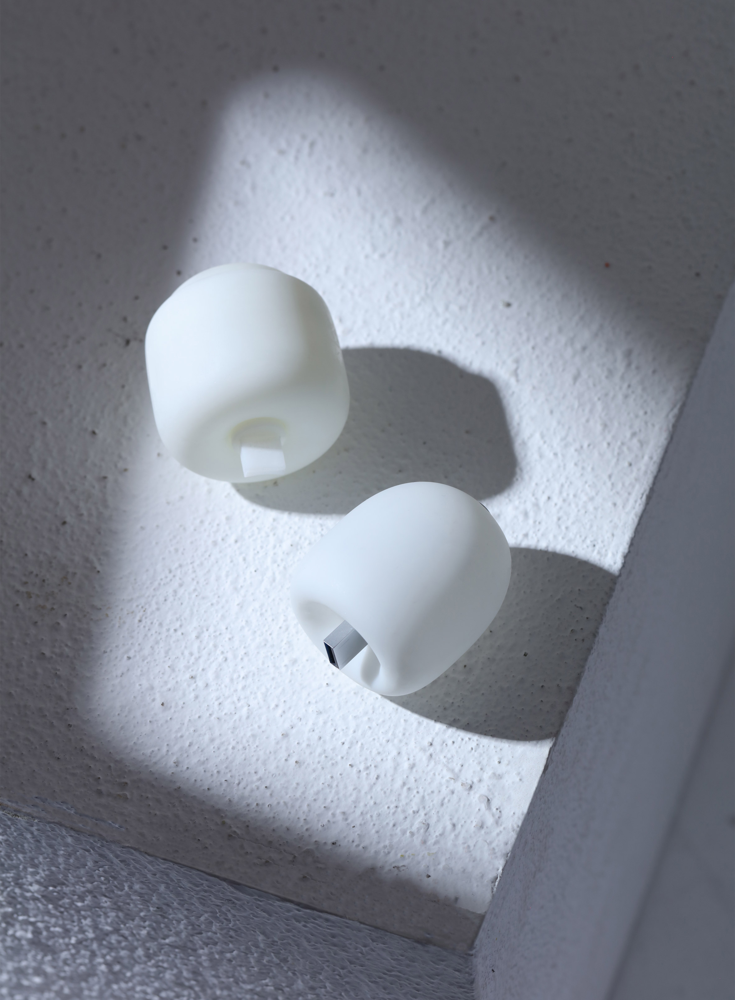 white，to work in an office，Keyi Chen，Non-travel，