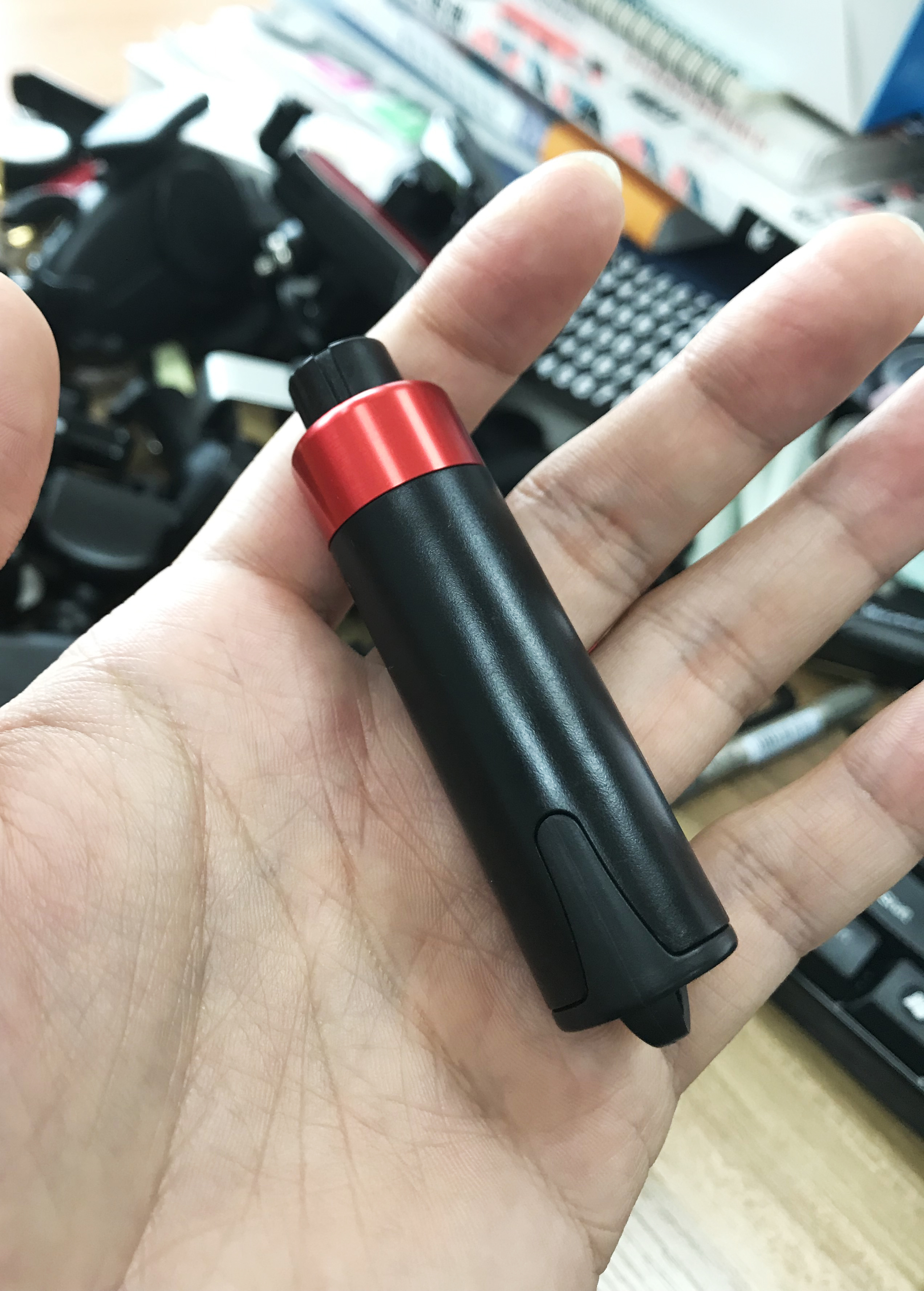 vehicle，Window breaker，Safety hammer，product design，