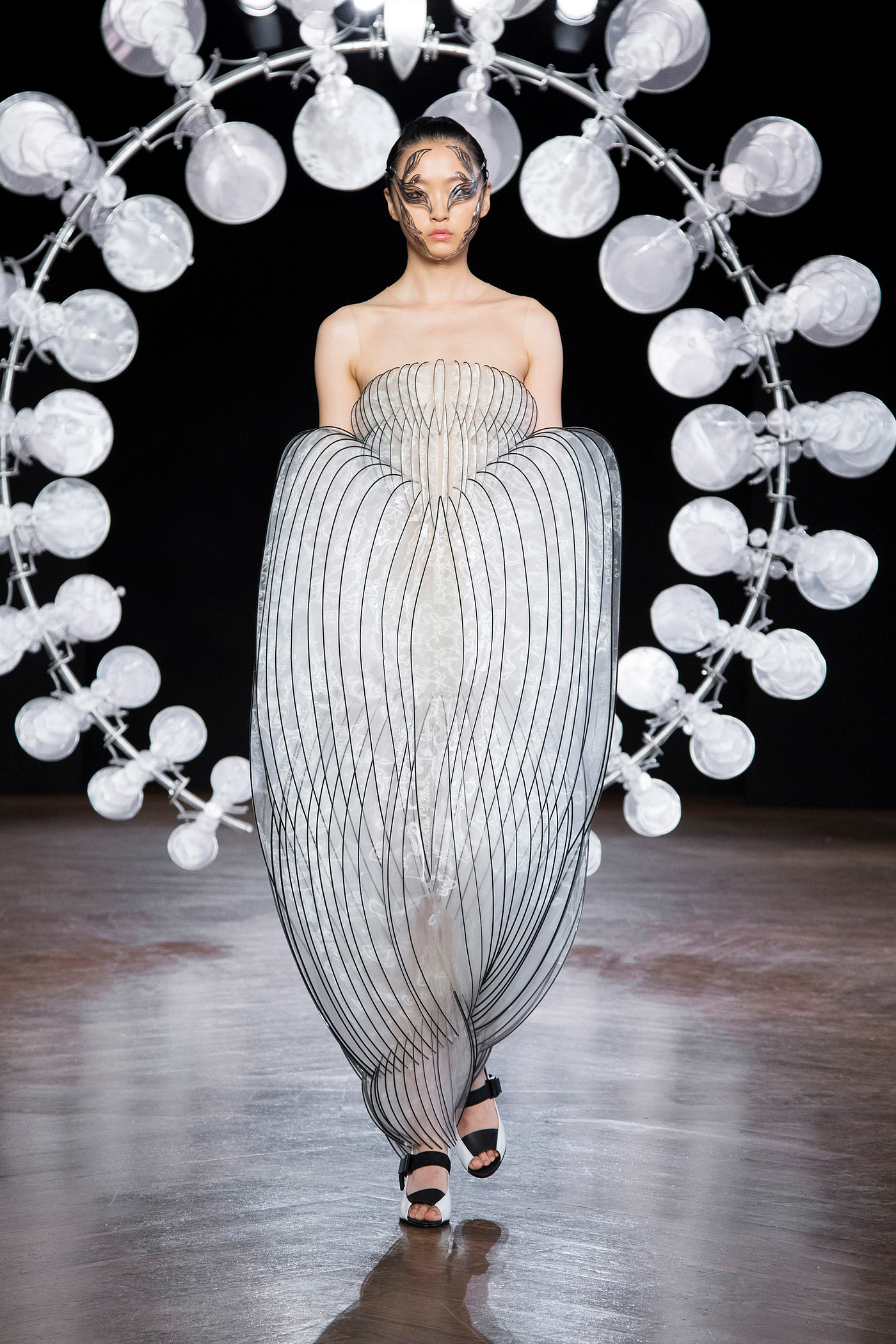 fashion，Sculpture，Paris Fashion Week，clothing design，