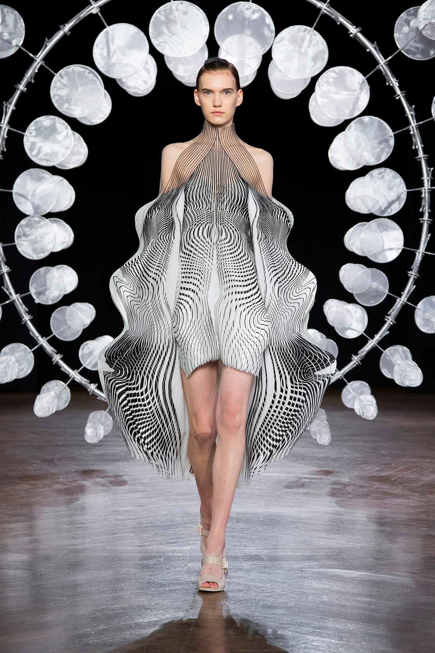 fashion，Sculpture，Paris Fashion Week，clothing design，