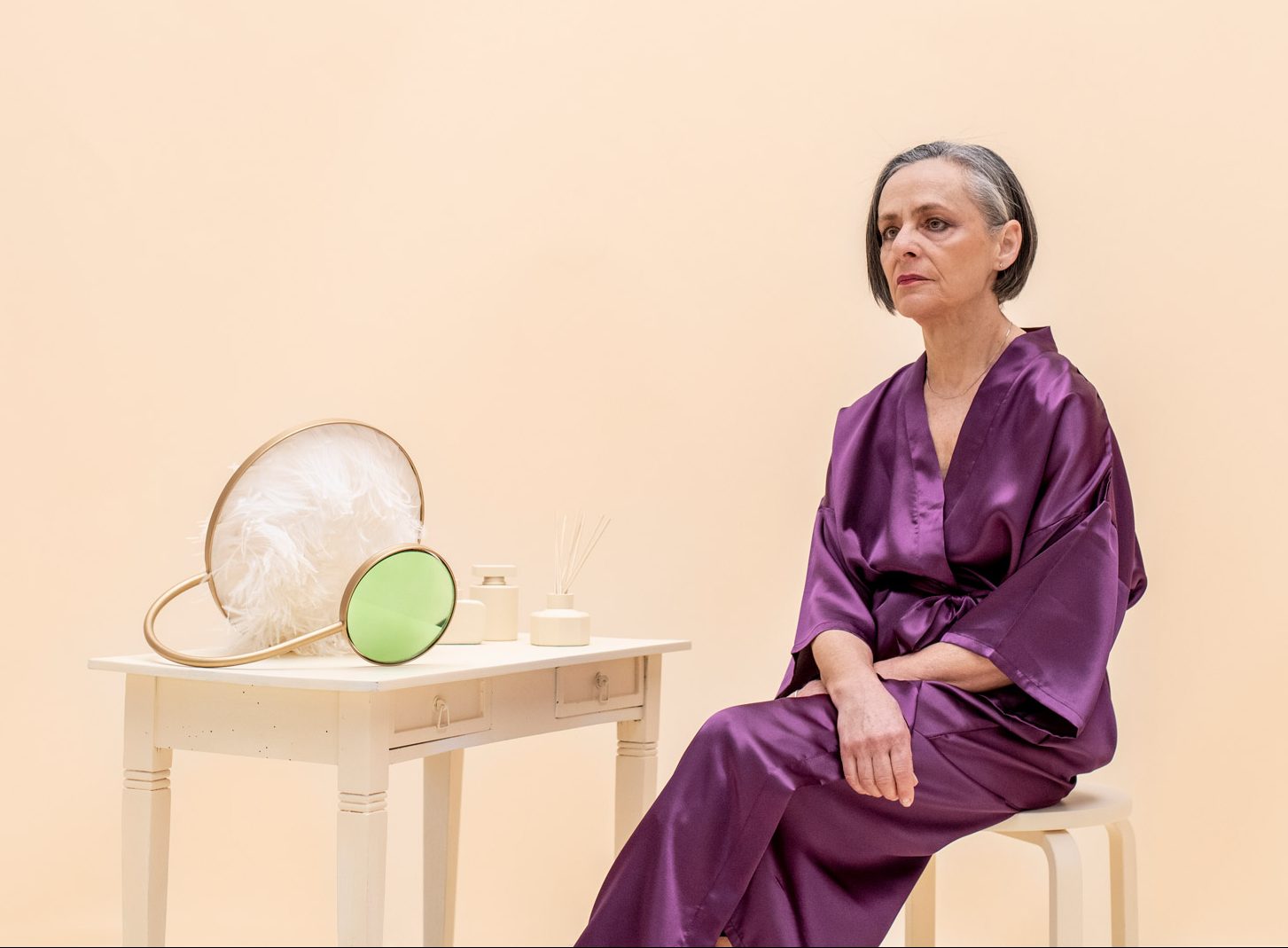 Elderly partner，Philadelphia，Walking frame，Coffee table，Body brush，mirror，Caress，aged，