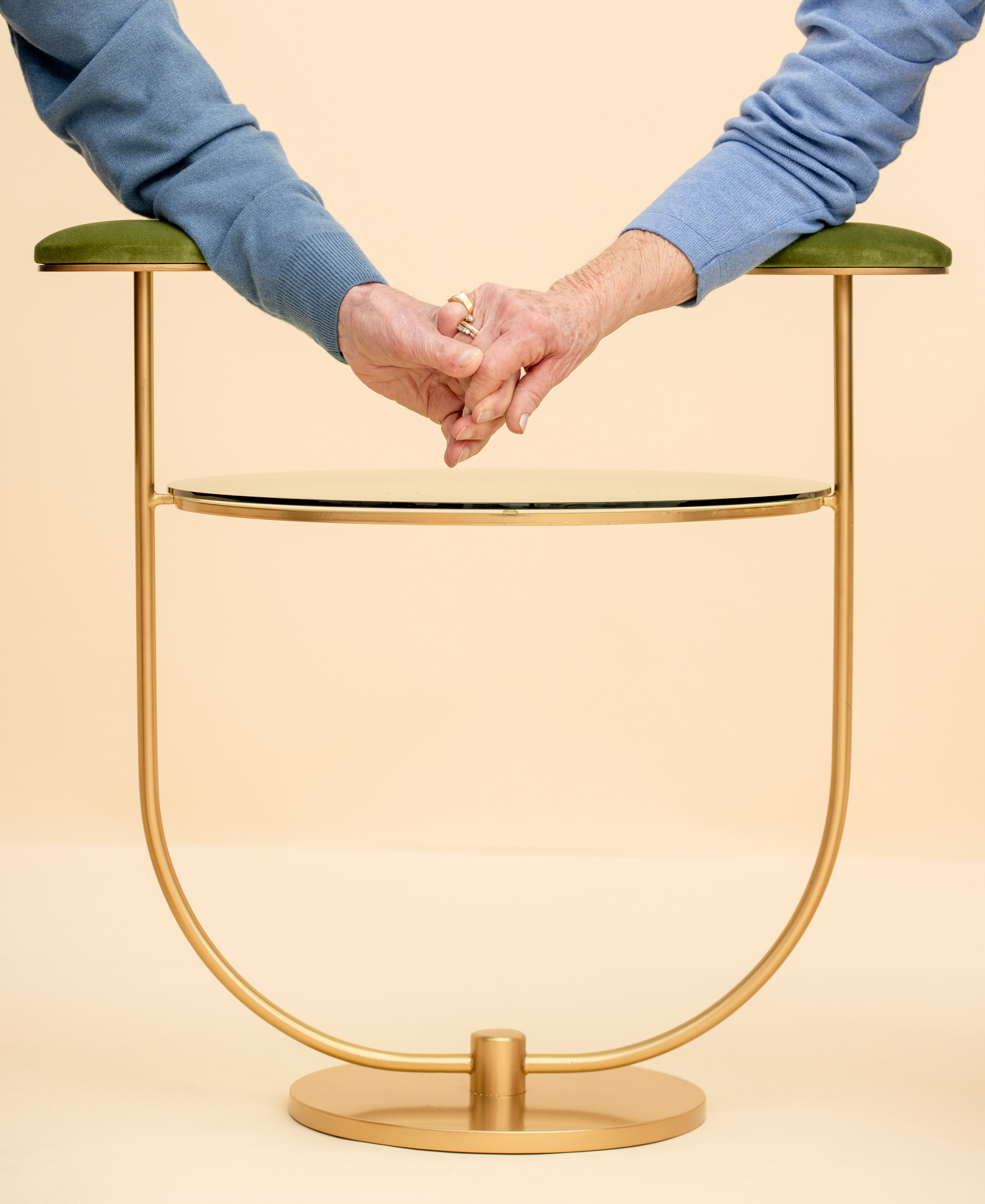 Elderly partner，Philadelphia，Walking frame，Coffee table，Body brush，mirror，Caress，aged，