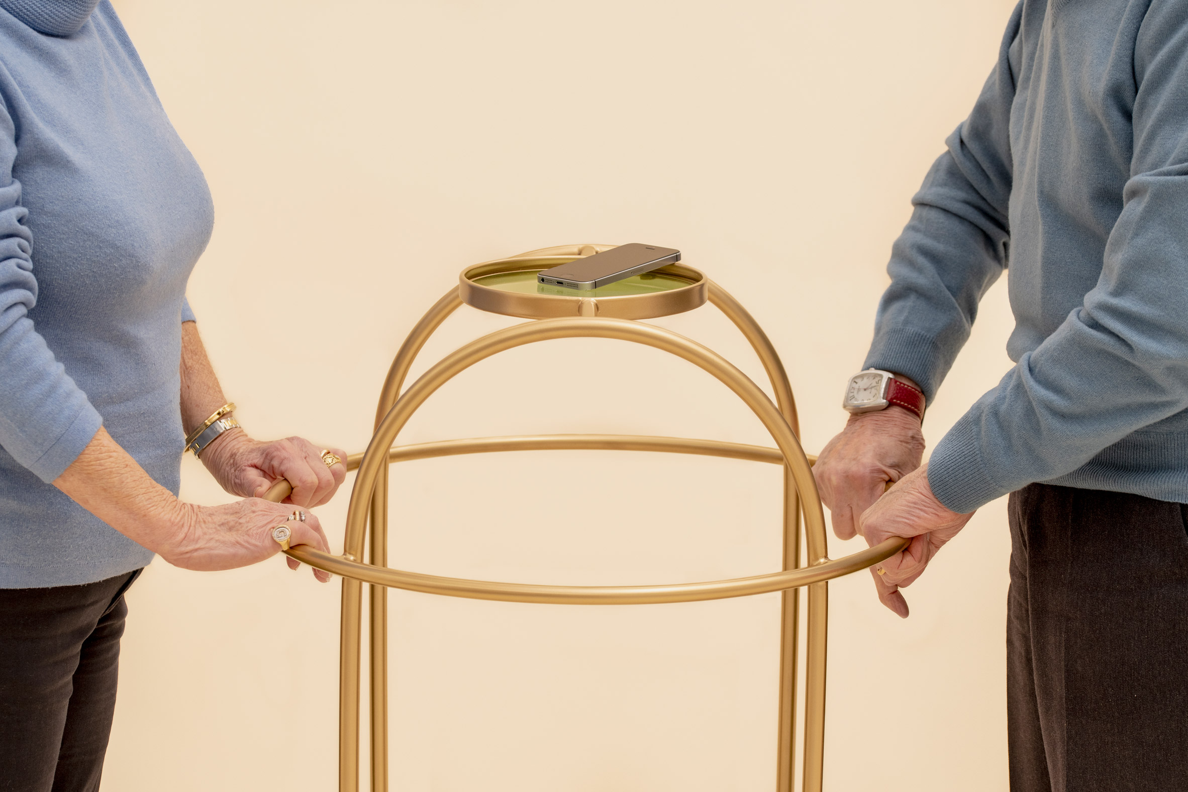 Elderly partner，Philadelphia，Walking frame，Coffee table，Body brush，mirror，Caress，aged，