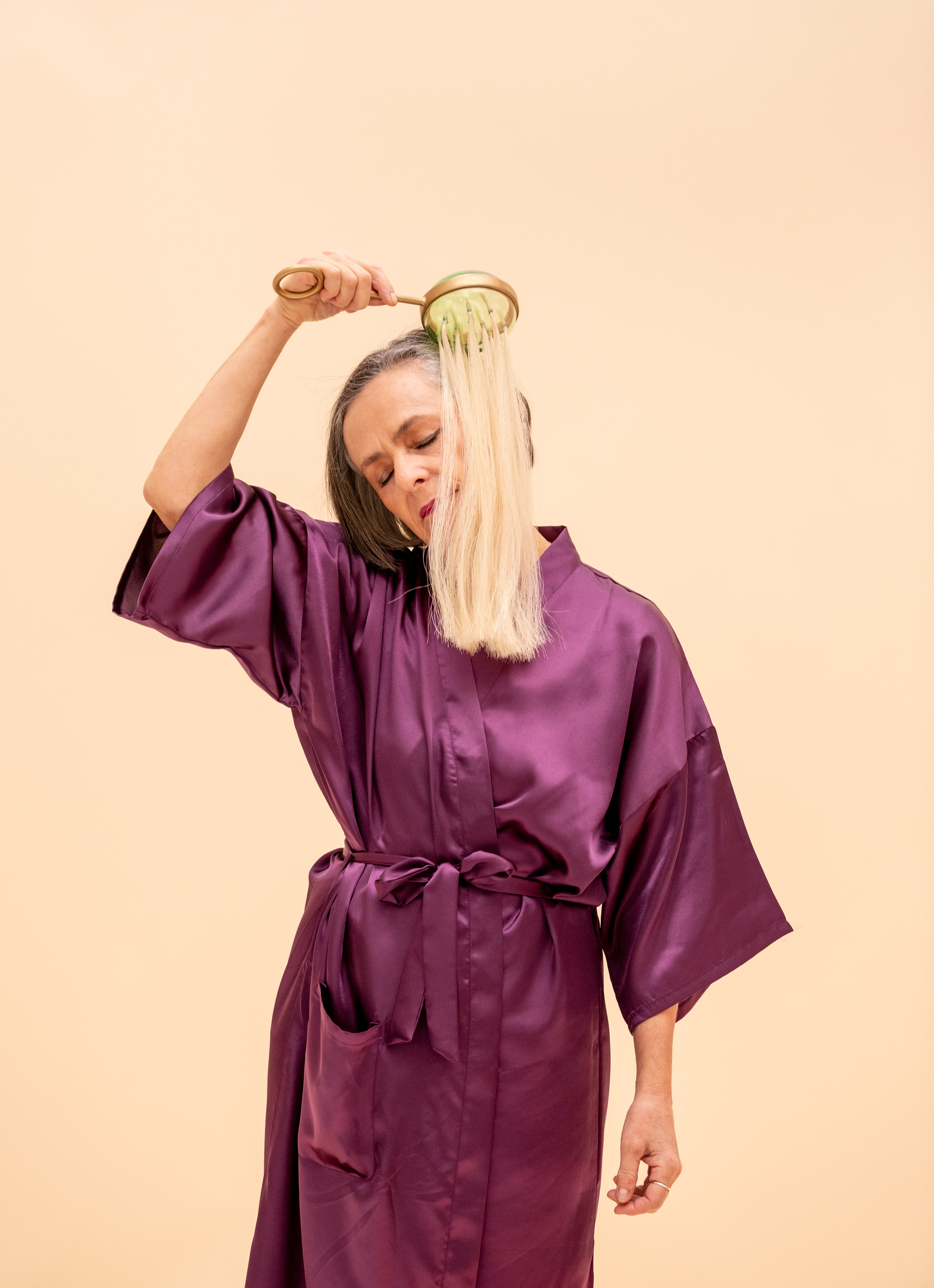 Elderly partner，Philadelphia，Walking frame，Coffee table，Body brush，mirror，Caress，aged，